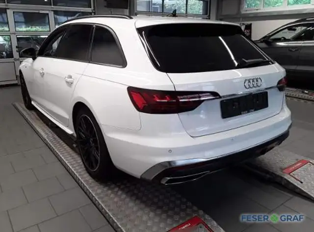 Audi A4 view 4