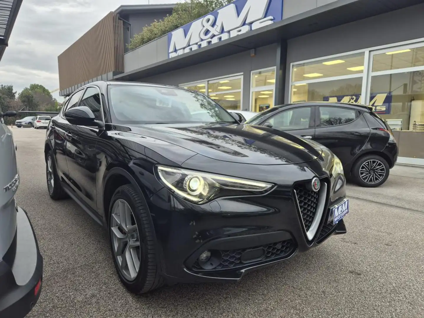 Alfa Romeo Stelvio 2.2 td Executive Q4 210cv auto Noir - 1