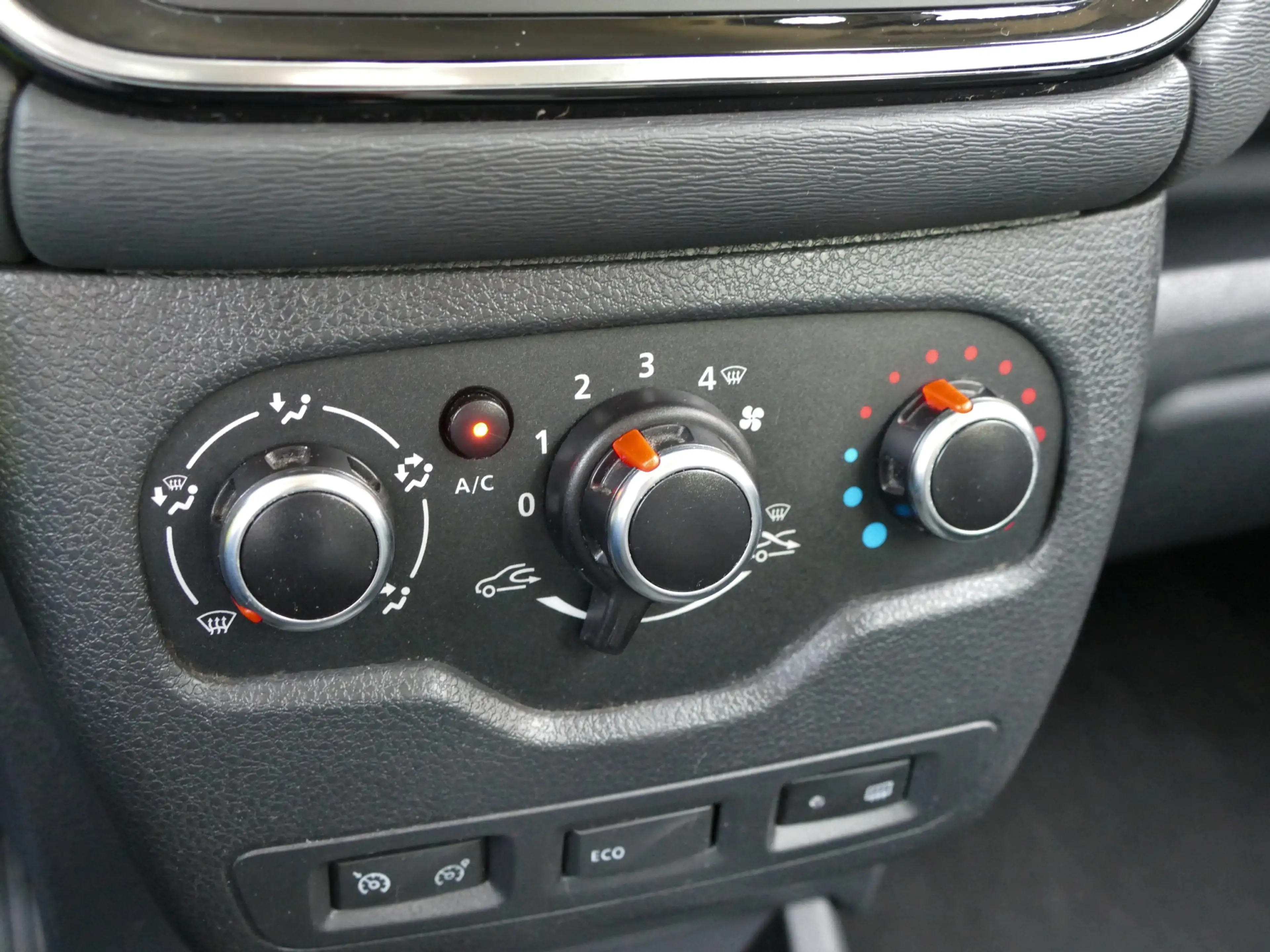 Dacia Lodgy 1.2 TCe Série Limitée Stepway | navigatie | blueto — photo 23