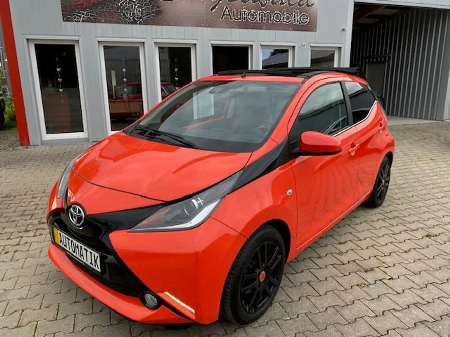 Toyota Aygo AYGO x-play Aut. Cabrio Faltdach Klimaautom Roşu - 1