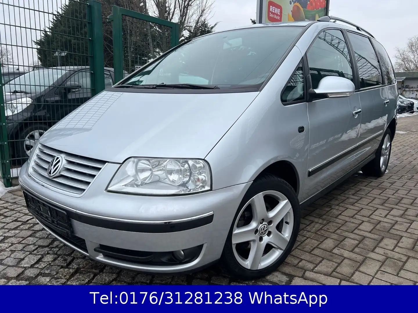 Volkswagen Sharan United 2.0 !! Tüv-Service Neu !! Navi !! Silber - 1