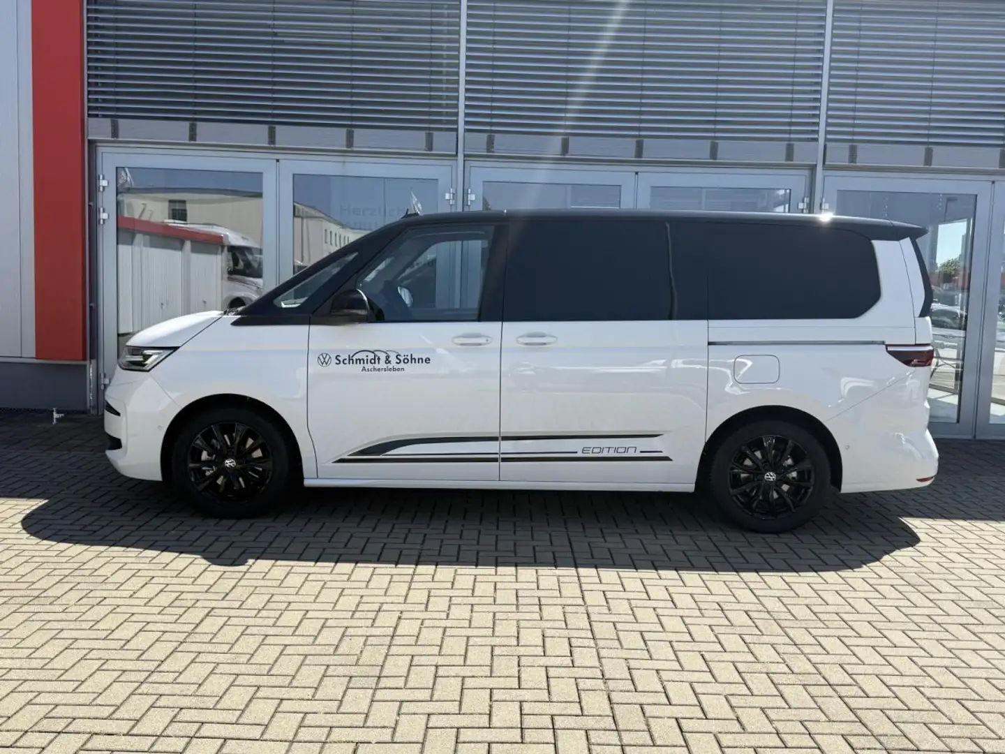 Volkswagen T7 Multivan Life Edition 2.0 TDI LR DSG STHZ, Klima Navi Schwarz - 2