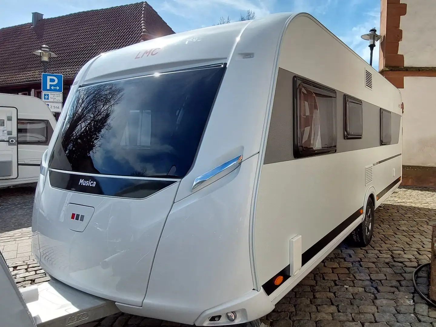 LMC Musica 542E, Heckbad mit Dusche, MESSEPREIS Weiß - 1