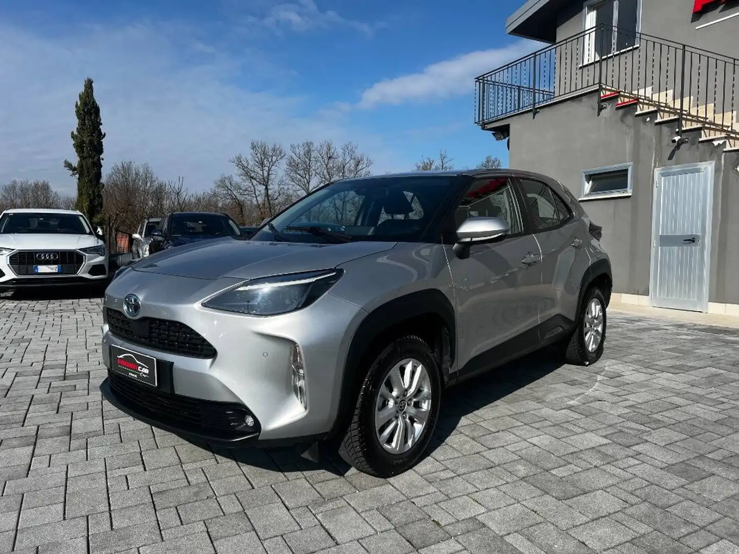 Toyota Yaris Cross 1.5h Business awd-i 116cv e-cvt Grigio - 2