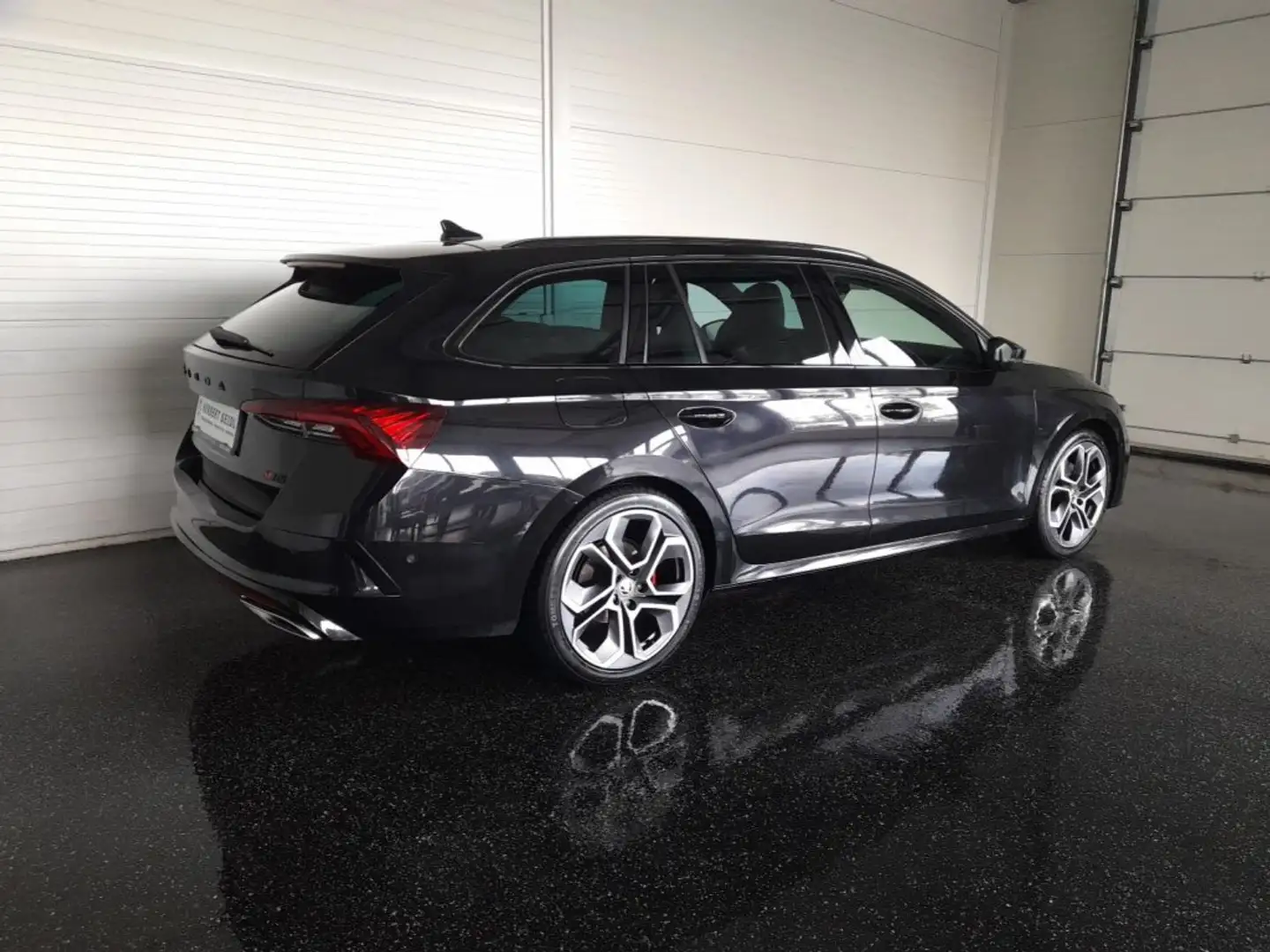 Skoda Octavia Combi RS PLUS 4x4 2,0 TDI DSG *19 ZOLL / RS EXKLUSIV INTERIEUR / MATRIX-LED / DCC / AHV / MEMORY & MASSAGE / CANTON* Schwarz - 2