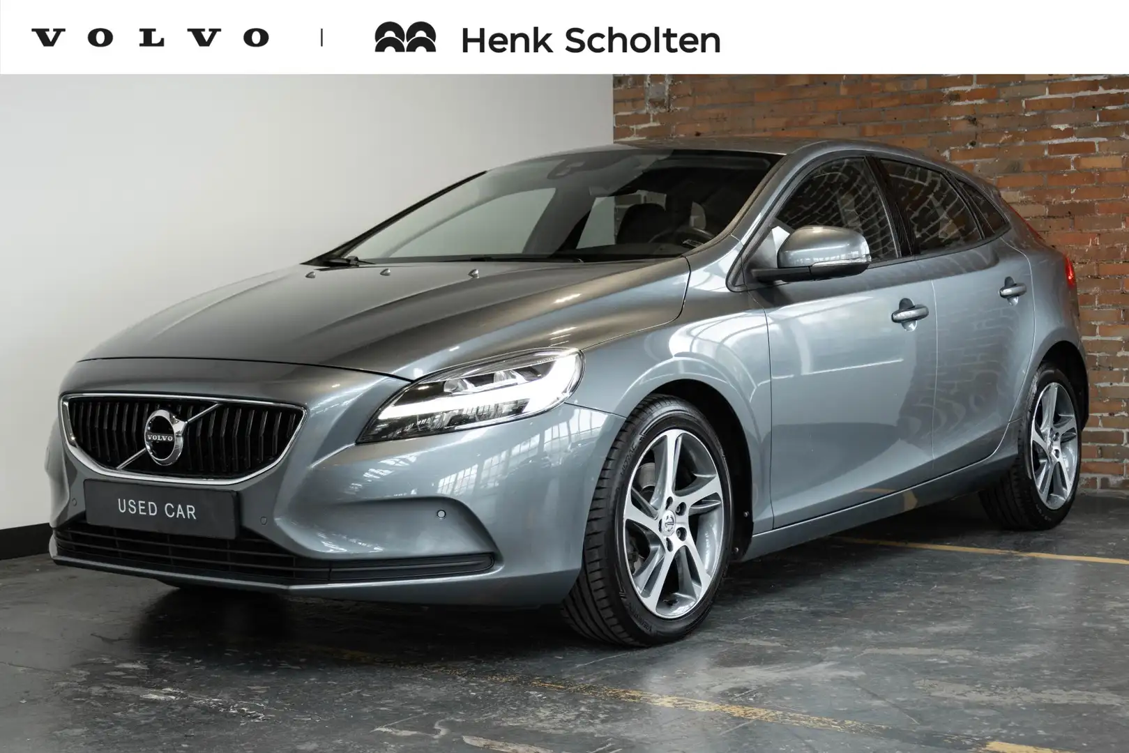 Volvo V40 T2 Momentum | Stoelverwarming | Parkeercamera | Cl Grijs - 1