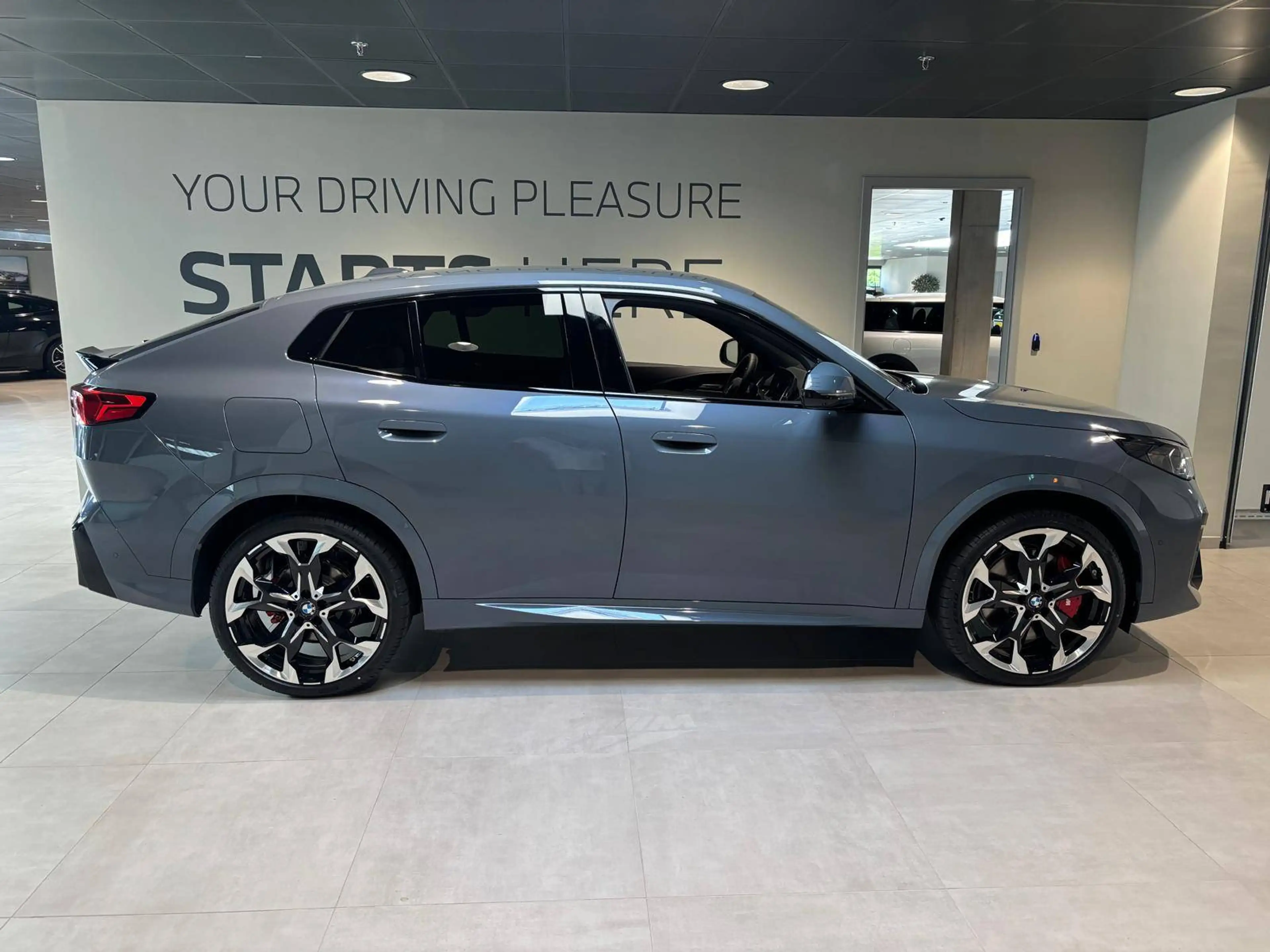 BMW X2 X2 sDrive20i — photo 8