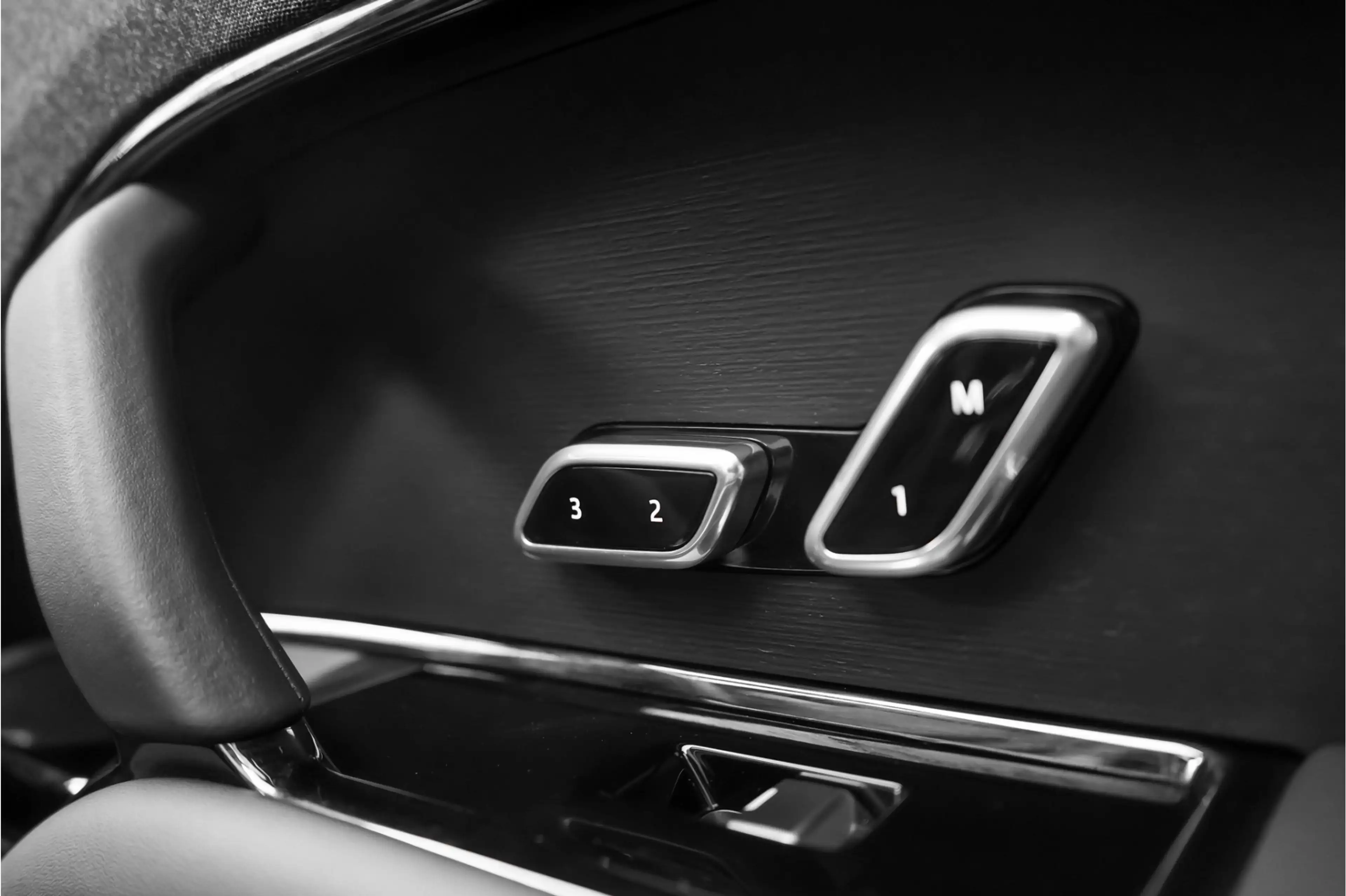 Land Rover Range Rover Sport 3.0 P550e Autobiography PHEV 4WS Massage Ventilati — photo 36