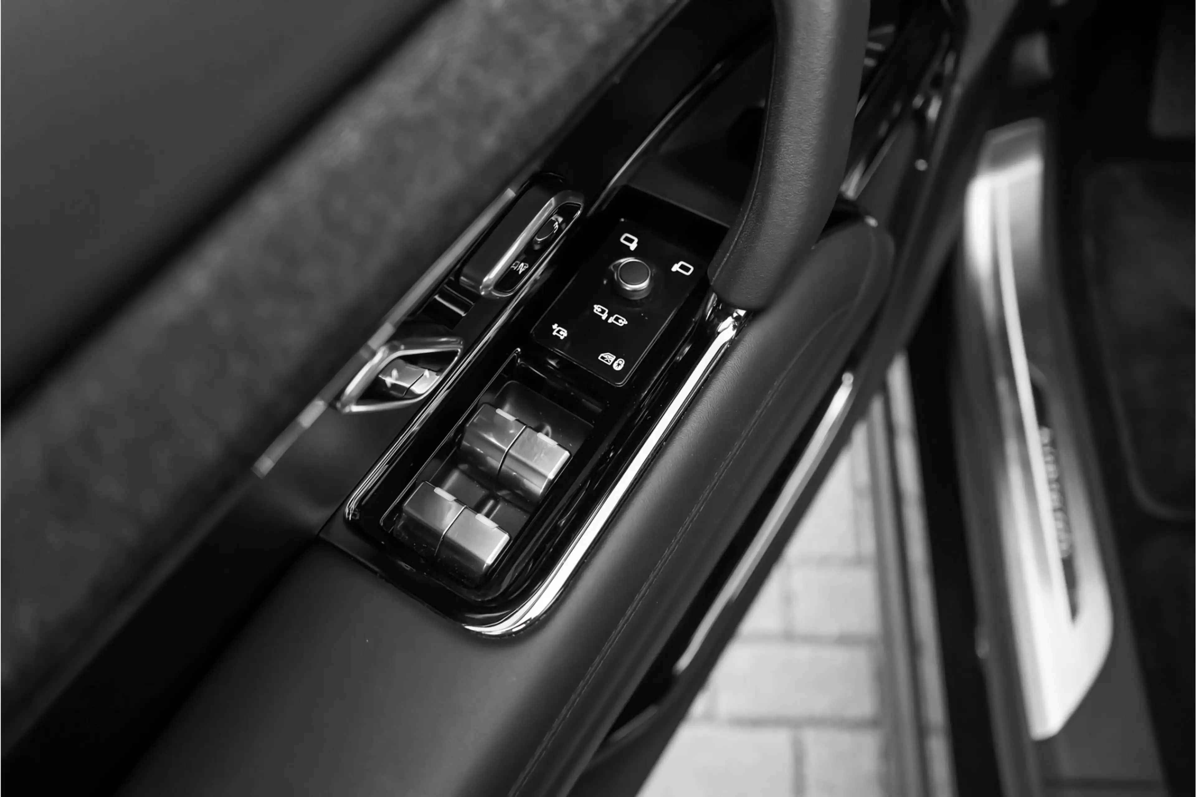 Land Rover Range Rover Sport 3.0 P550e Autobiography PHEV 4WS Massage Ventilati — photo 50