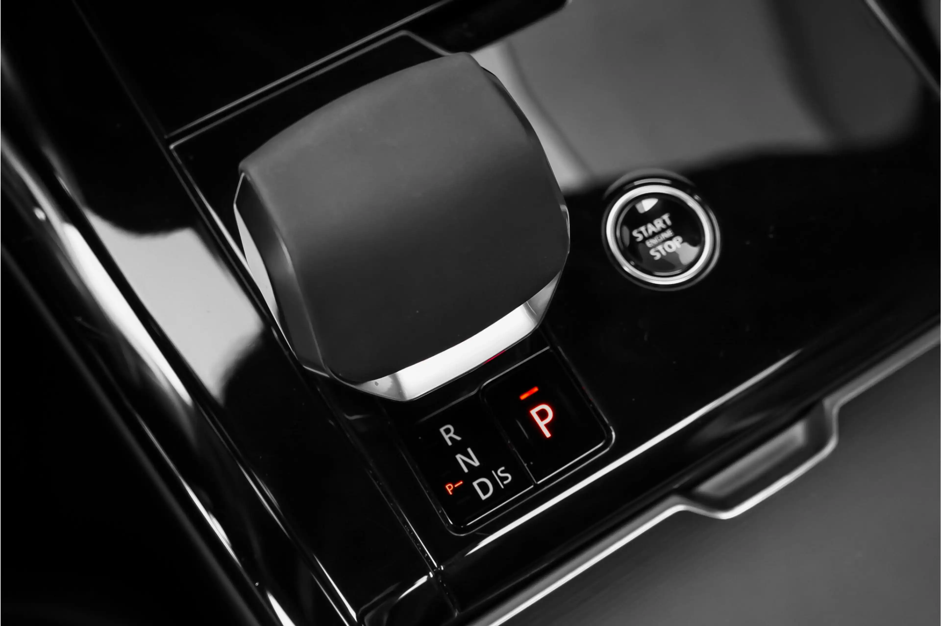 Land Rover Range Rover Sport 3.0 P550e Autobiography PHEV 4WS Massage Ventilati — photo 41