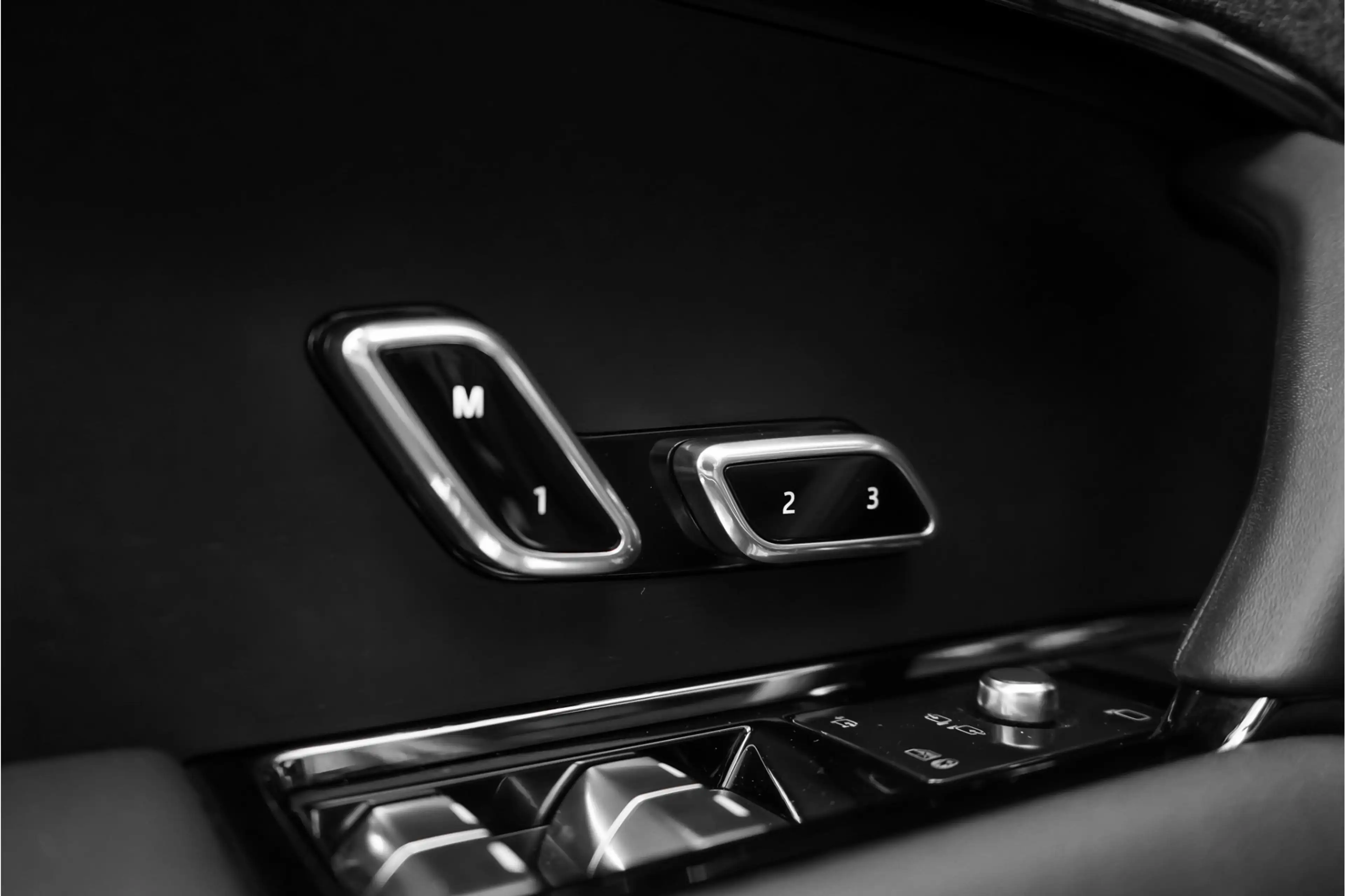 Land Rover Range Rover Sport 3.0 P550e Autobiography PHEV 4WS Massage Ventilati — photo 32
