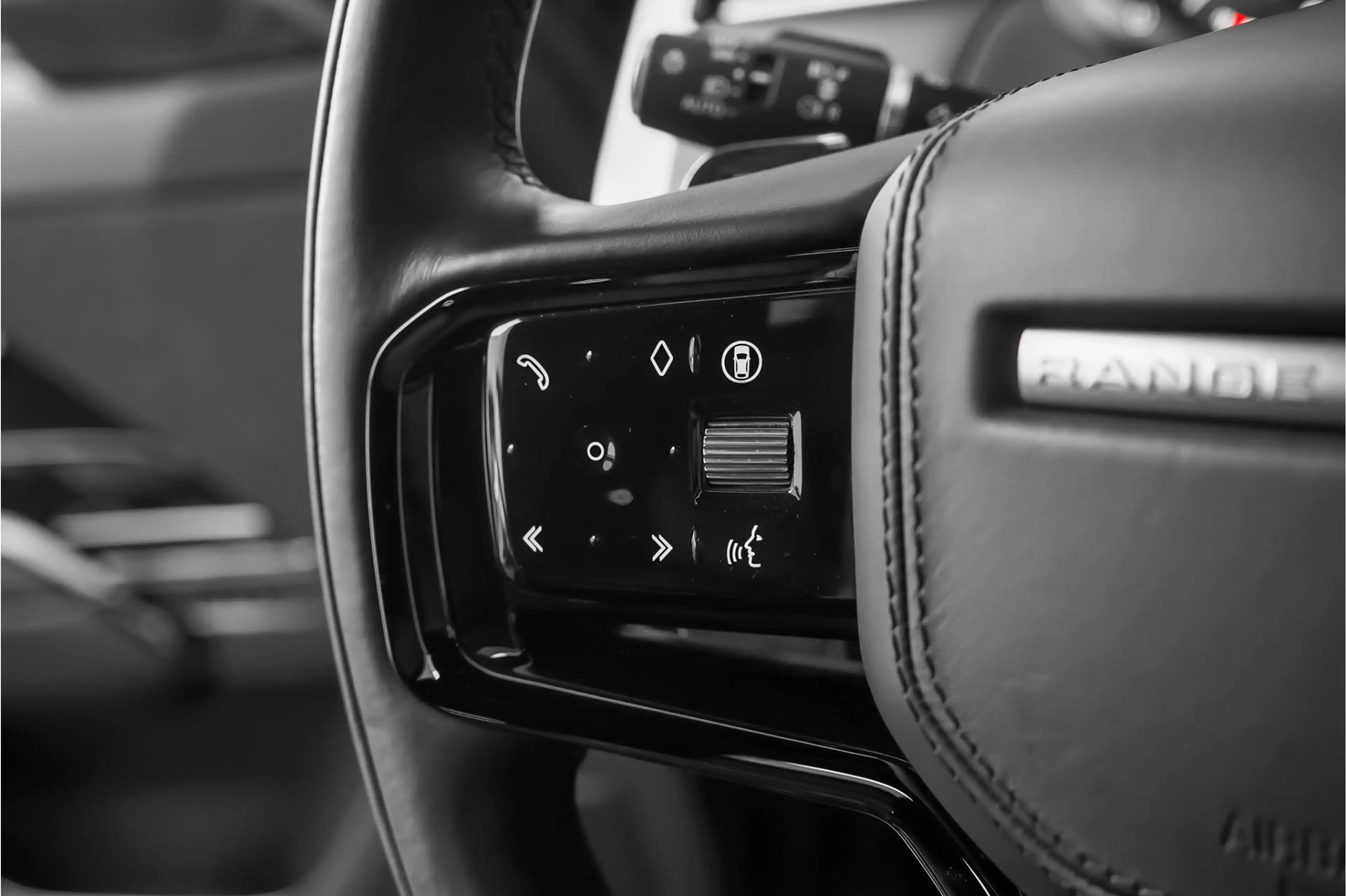 Land Rover Range Rover Sport 3.0 P550e Autobiography PHEV 4WS Massage Ventilati — photo 43