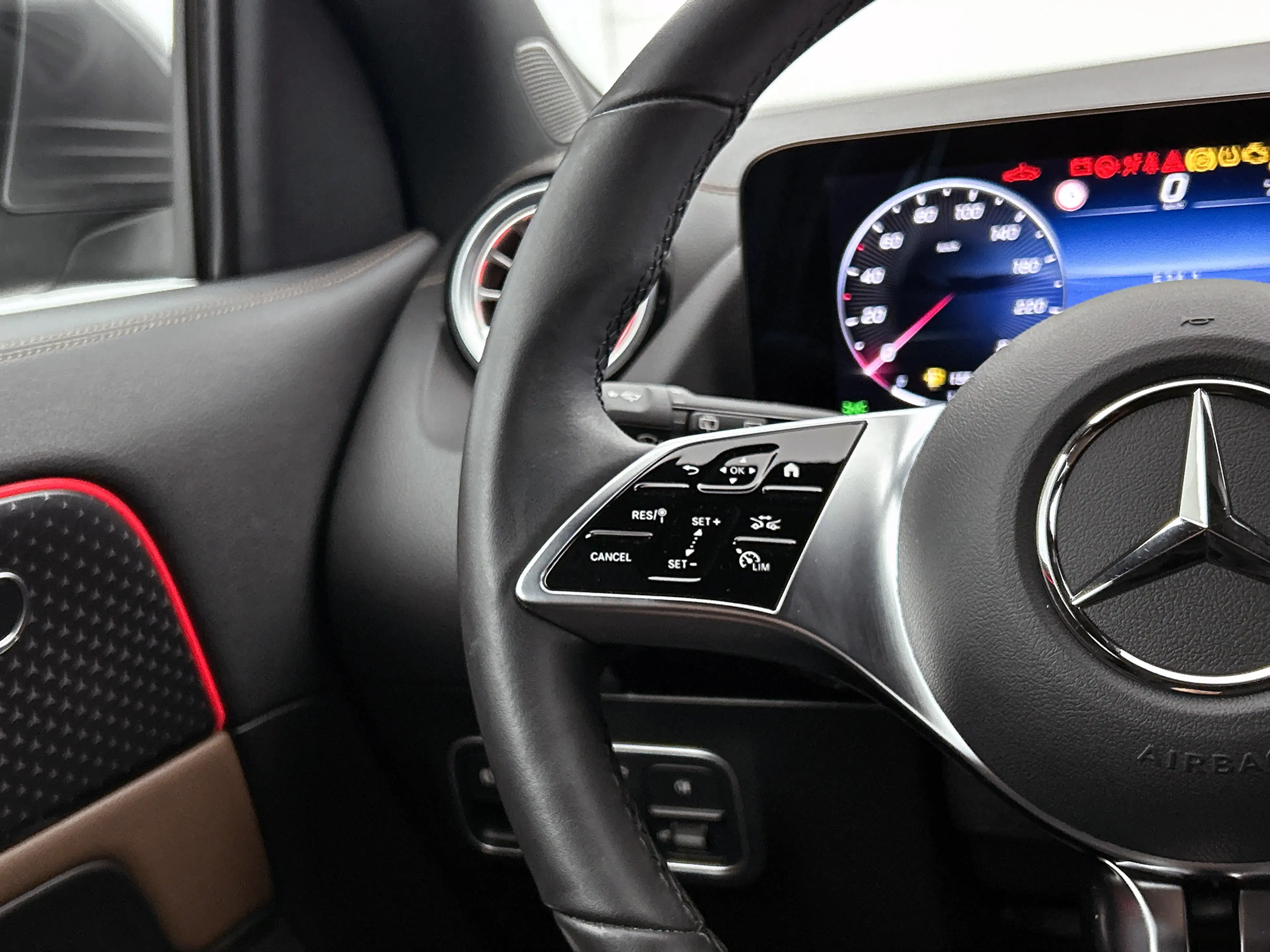 Mercedes-Benz GLA 180 Star Edition Luxury Line Leder | Keyless Go Comfor — photo 15