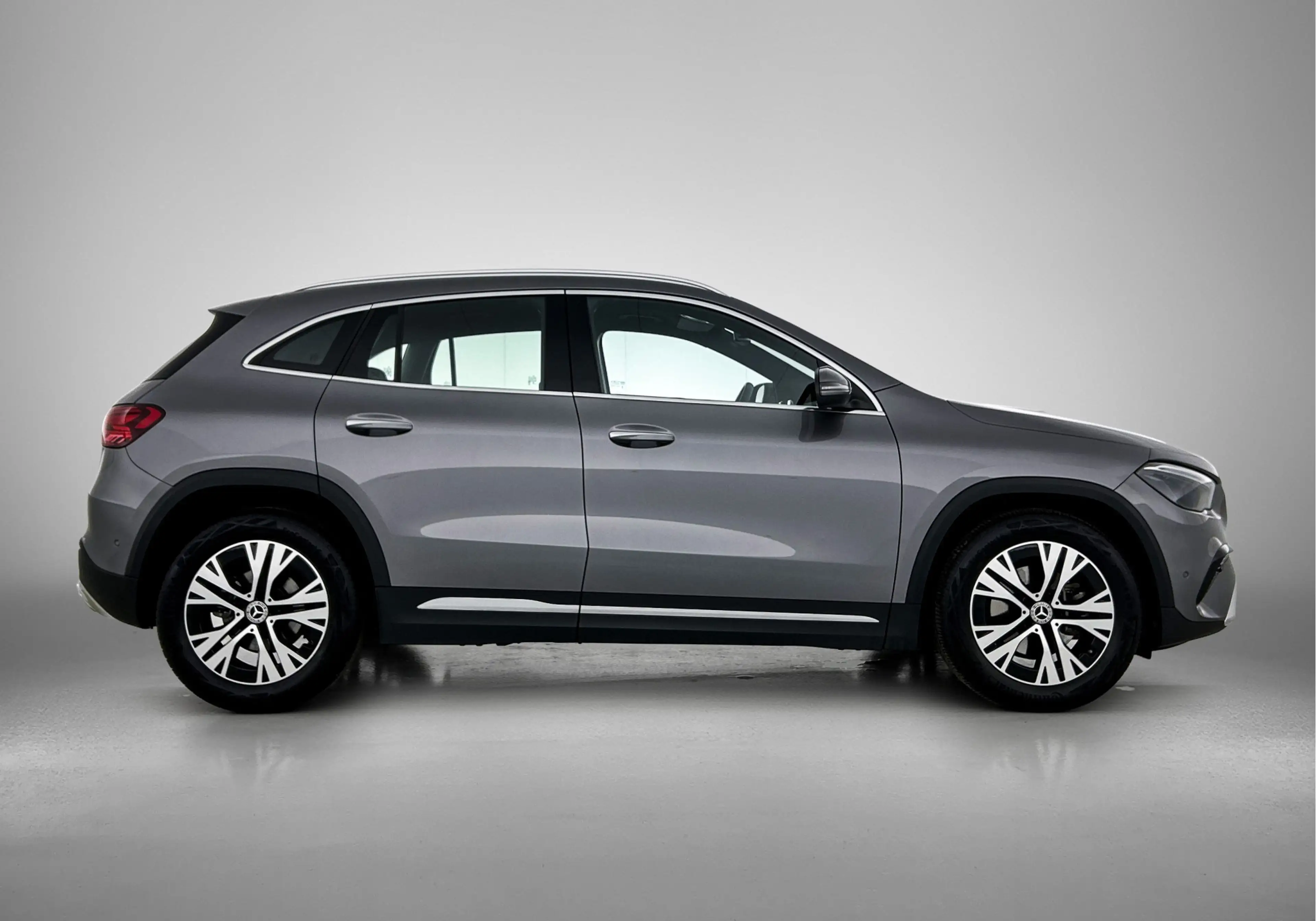 Mercedes-Benz GLA 180 Star Edition Luxury Line Leder | Keyless Go Comfor — photo 12