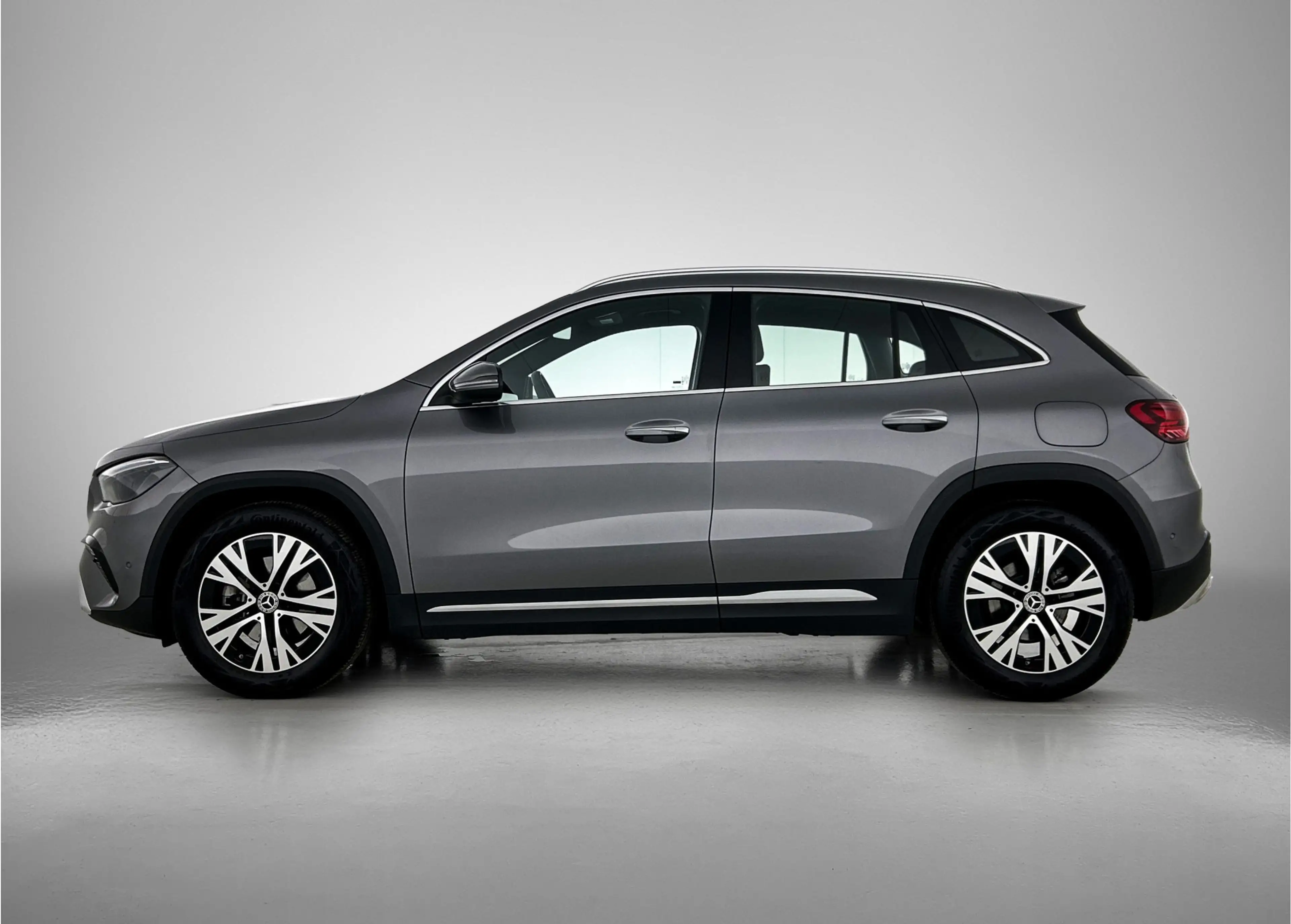 Mercedes-Benz GLA 180 Star Edition Luxury Line Leder | Keyless Go Comfor — photo 3