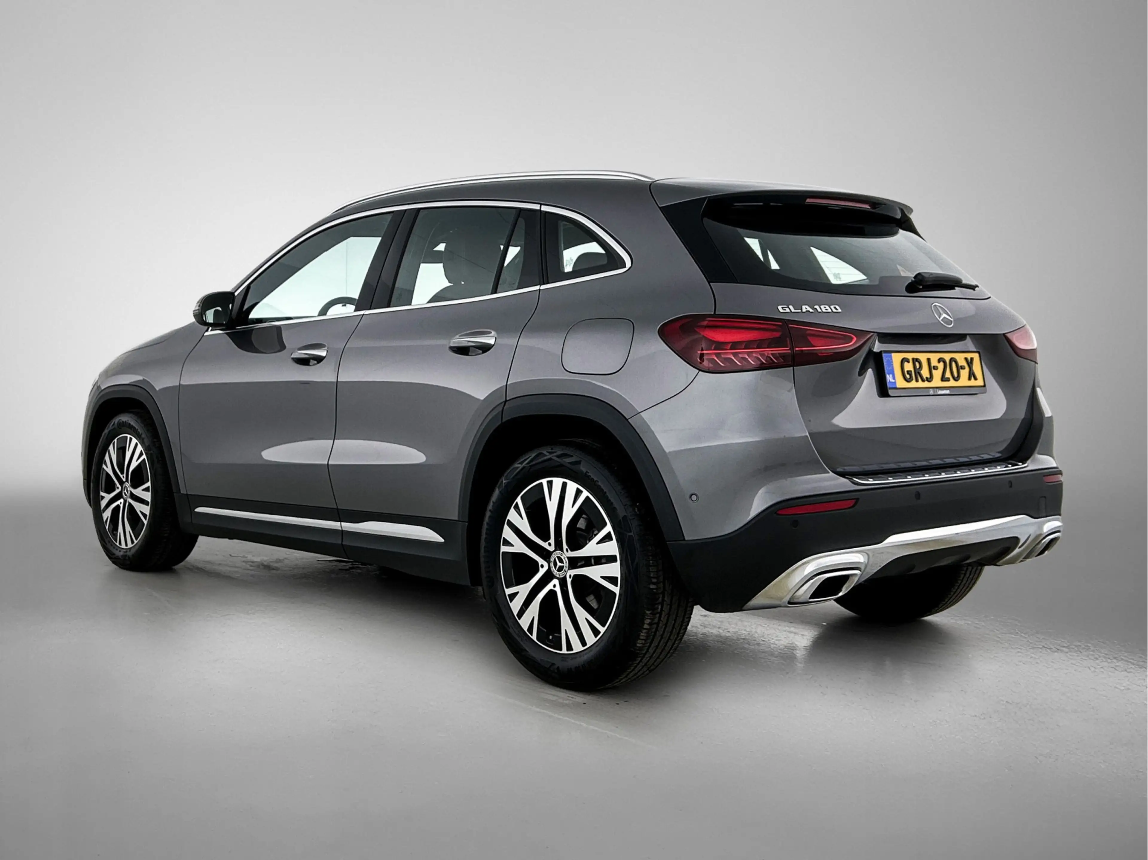 Mercedes-Benz GLA 180 Star Edition Luxury Line Leder | Keyless Go Comfor — photo 14