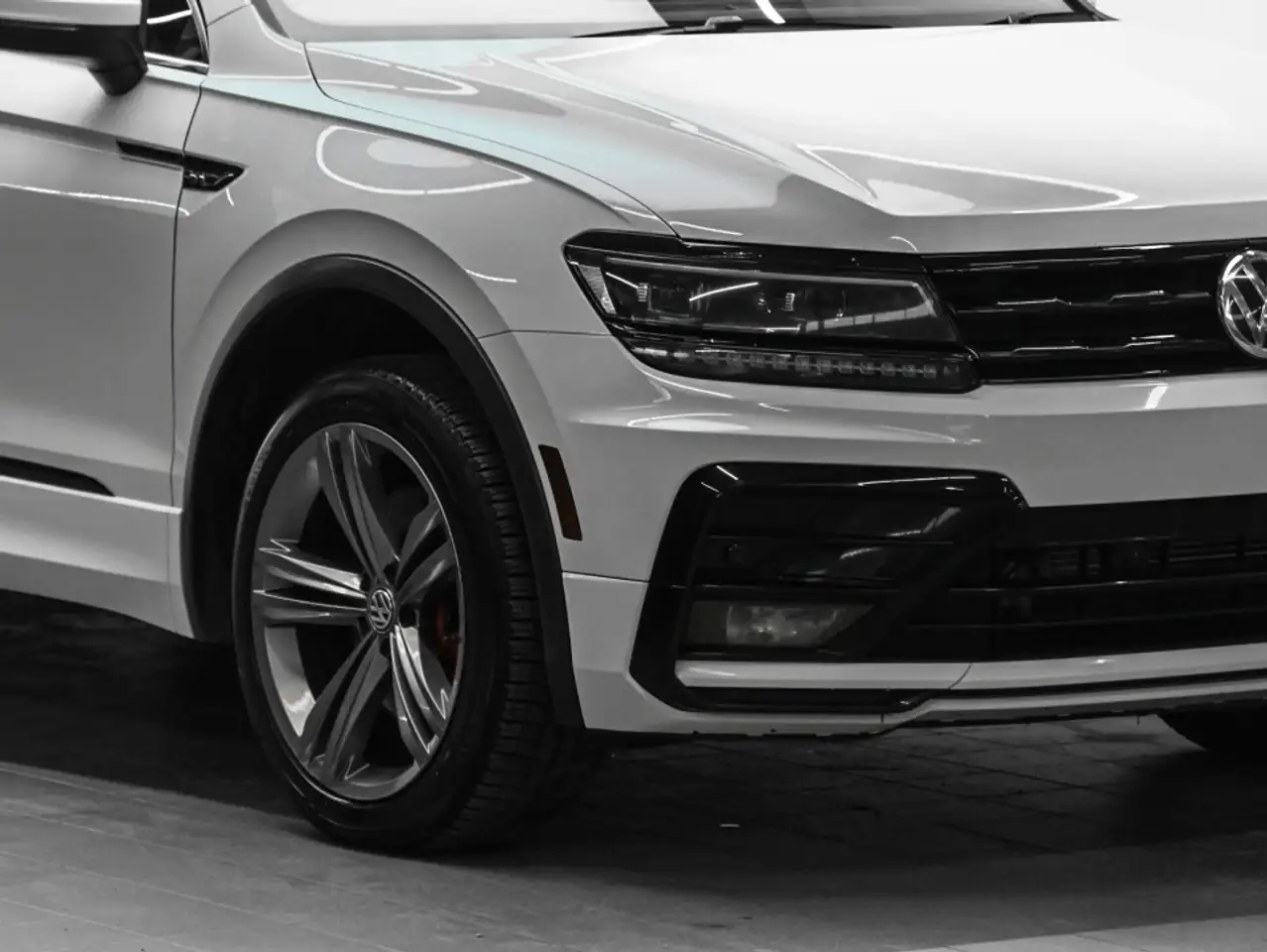 Volkswagen Tiguan снимка Volkswagen Tiguan