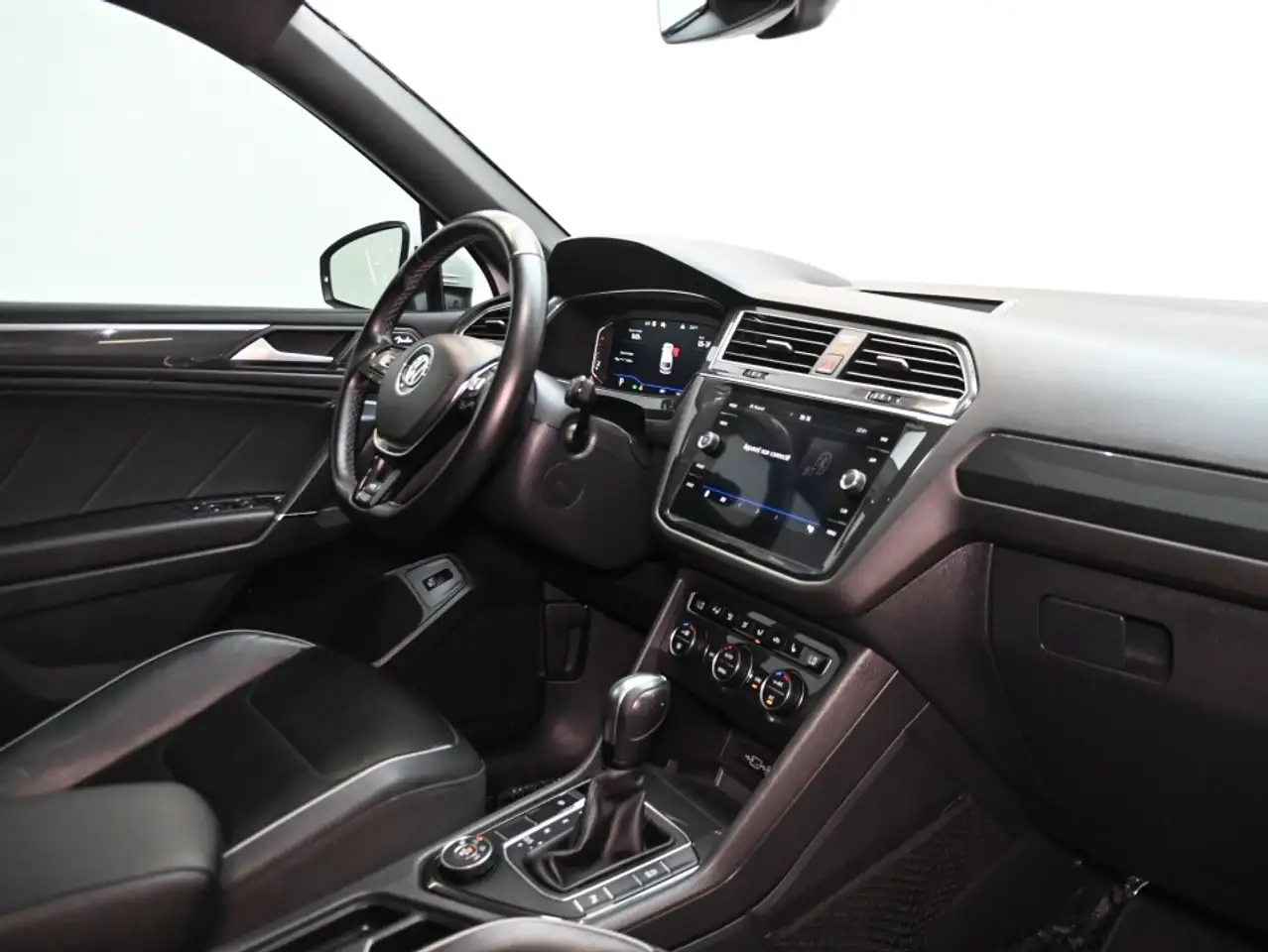 Volkswagen Tiguan снимка Volkswagen Tiguan