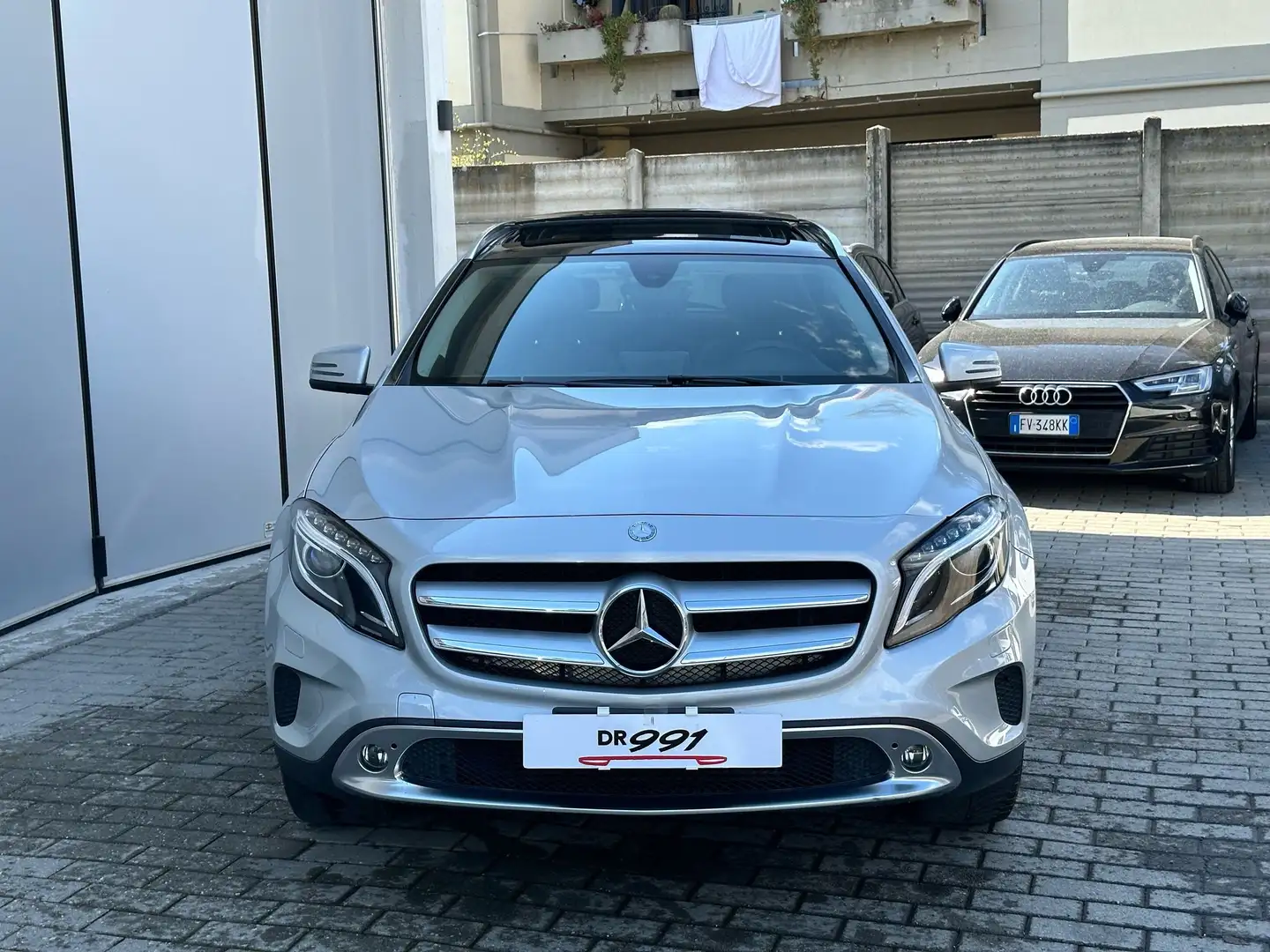 Mercedes-Benz GLA 180 BENZINA/PREMIUM/ENDURO/TETTO Stříbrná - 2