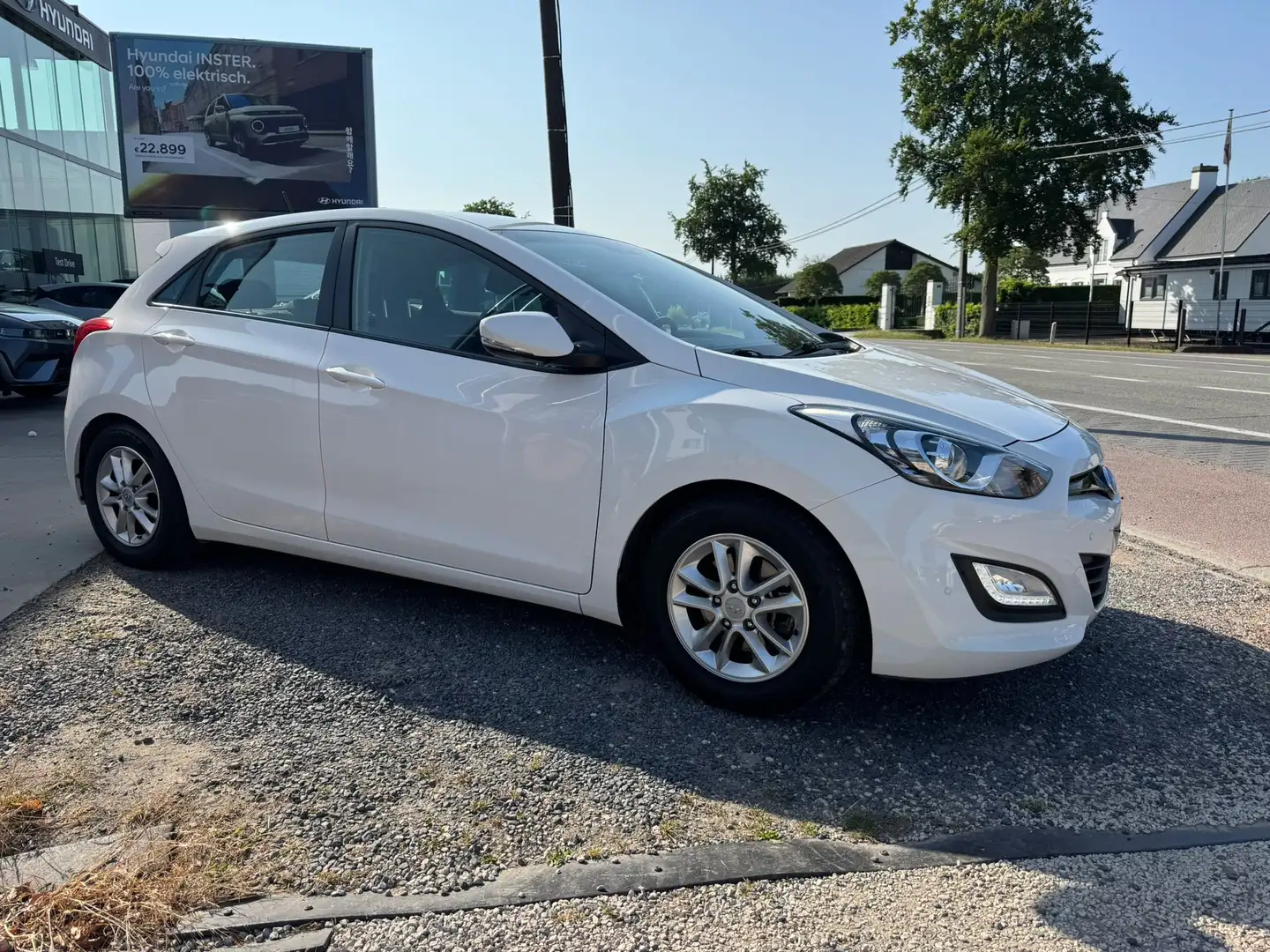 Hyundai i30 1.6 CRDi Lounge Blanc - 2