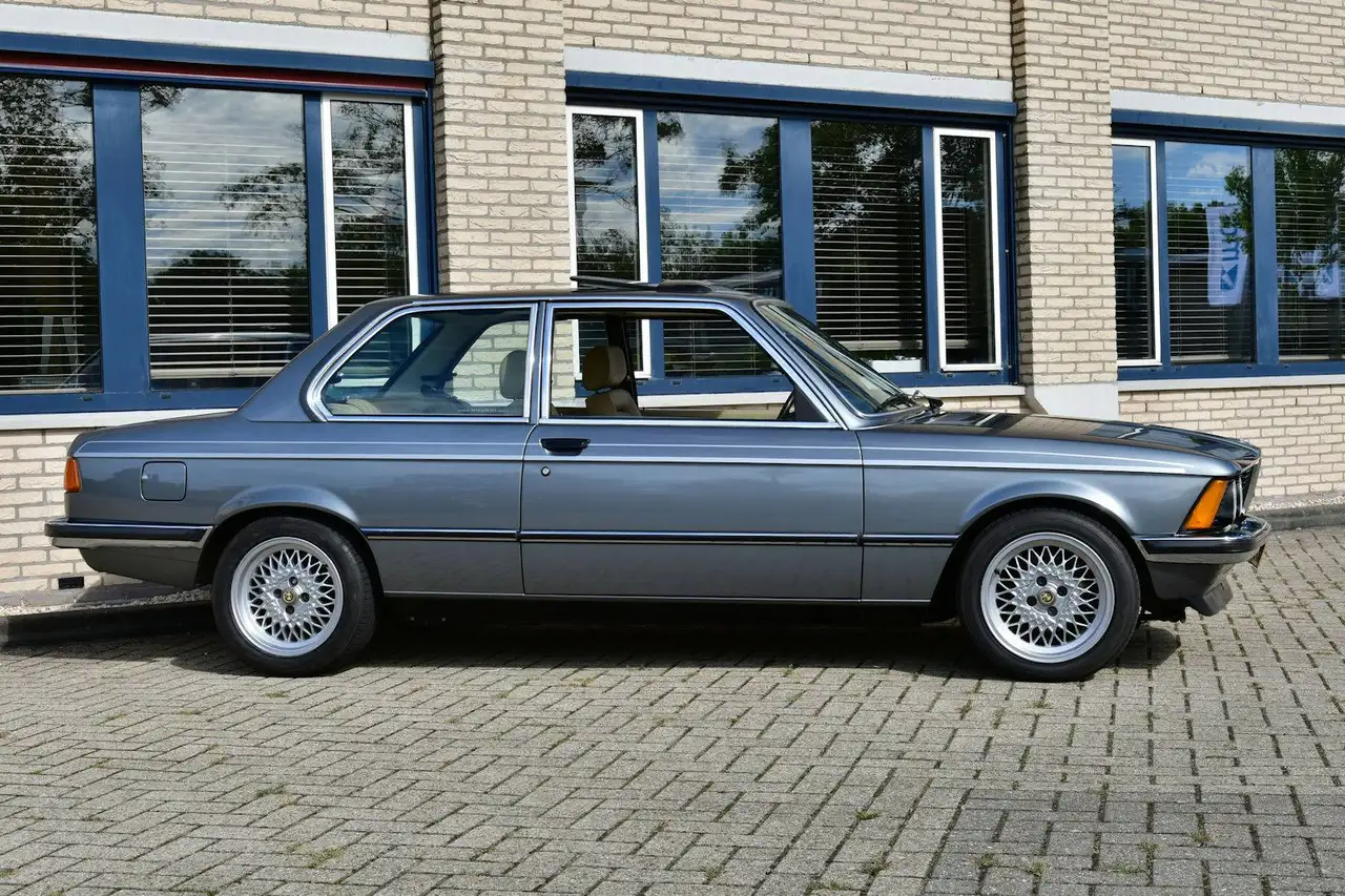 BMW 320 E21 320/6 VGS: 323i power met Webers!, foto 5