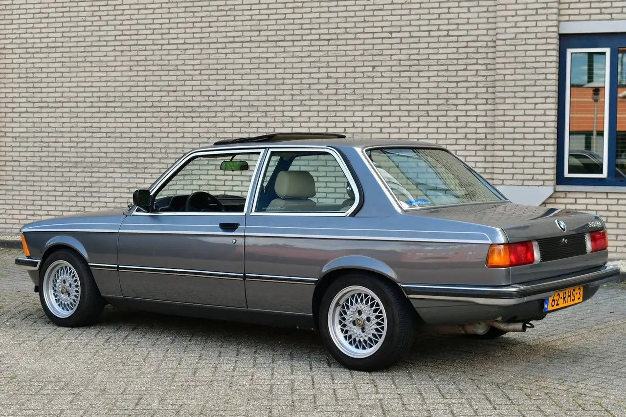 BMW 320 E21 320/6 VGS: 323i power met Webers!, foto 6