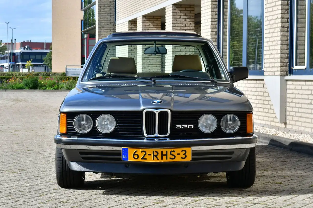 BMW 320 E21 320/6 VGS: 323i power met Webers!, foto 2