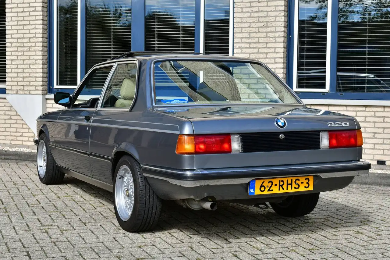 BMW 320 E21 320/6 VGS: 323i power met Webers!, foto 7