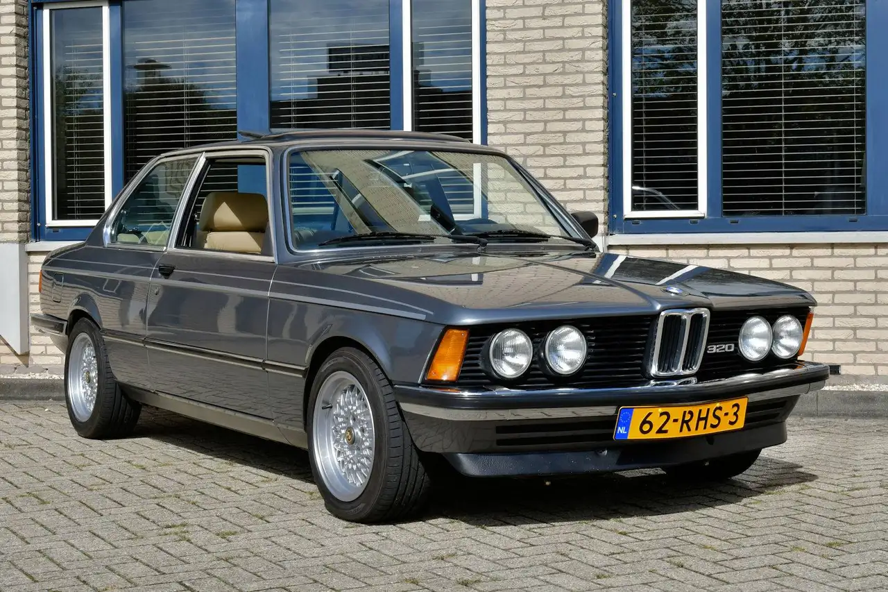 BMW 320 E21 320/6 VGS: 323i power met Webers!, foto 3