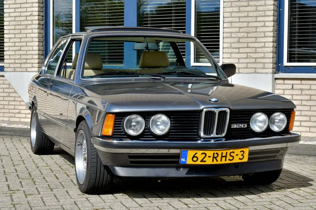 BMW 320 E21 320/6 VGS: 323i power met Webers!, foto 1