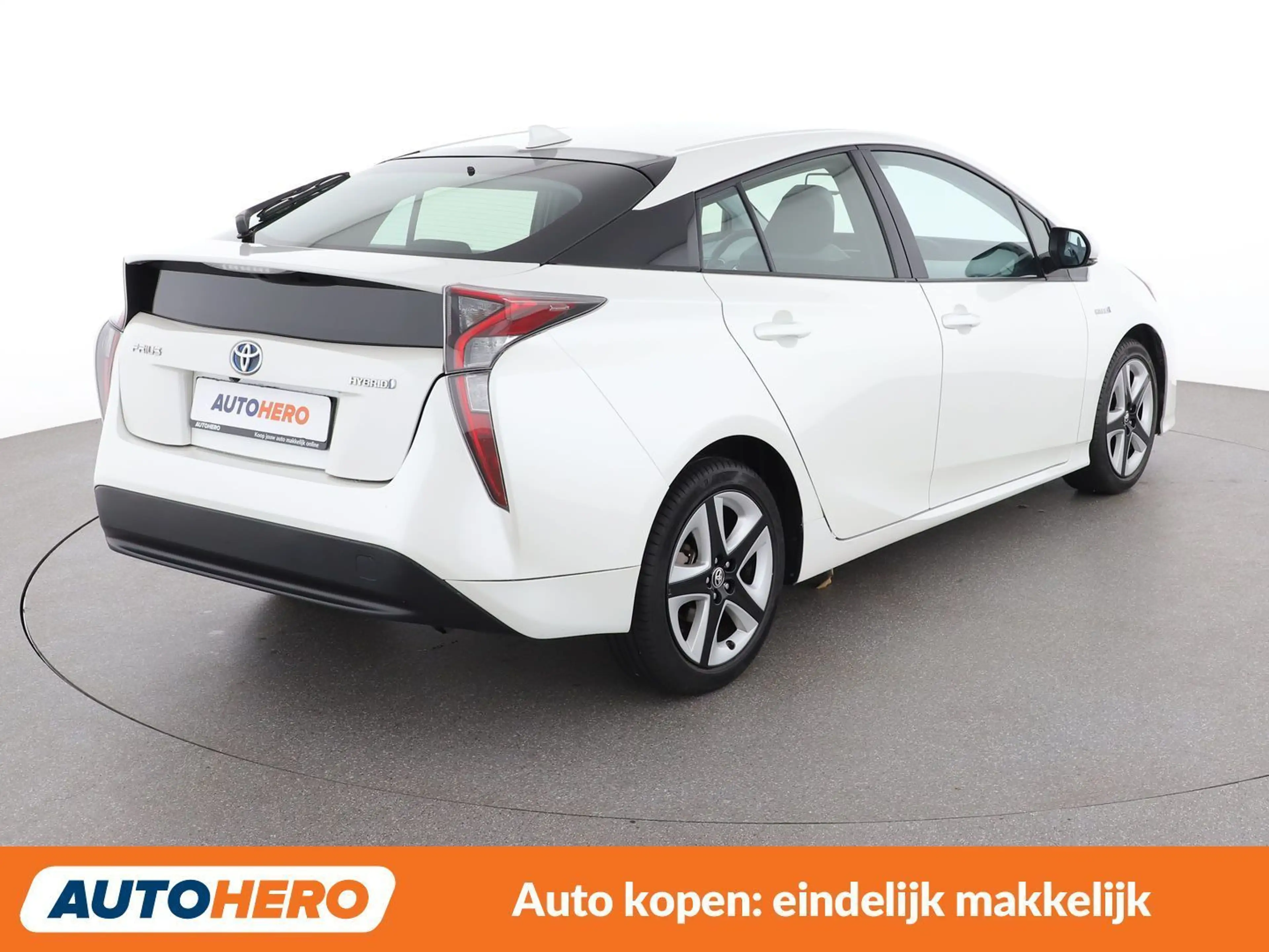 Toyota Prius 1.8 Lounge — photo 6