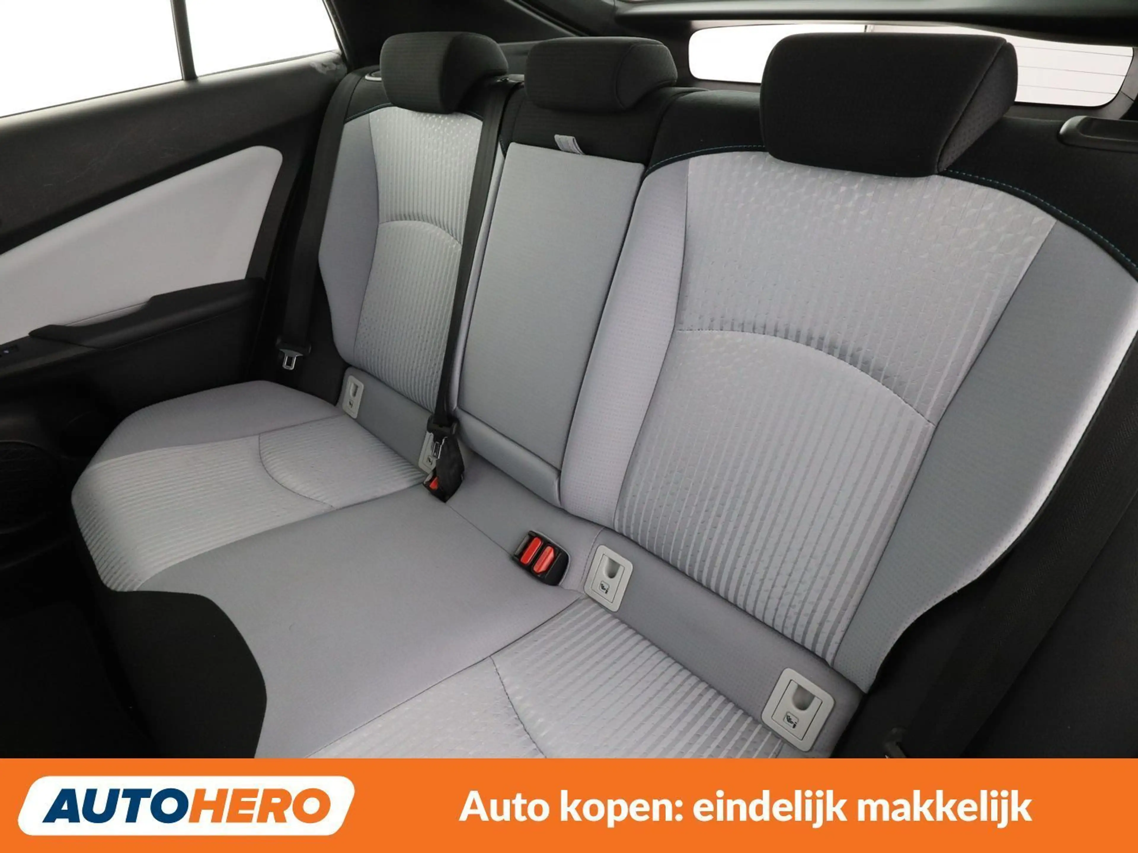 Toyota Prius 1.8 Lounge — photo 14