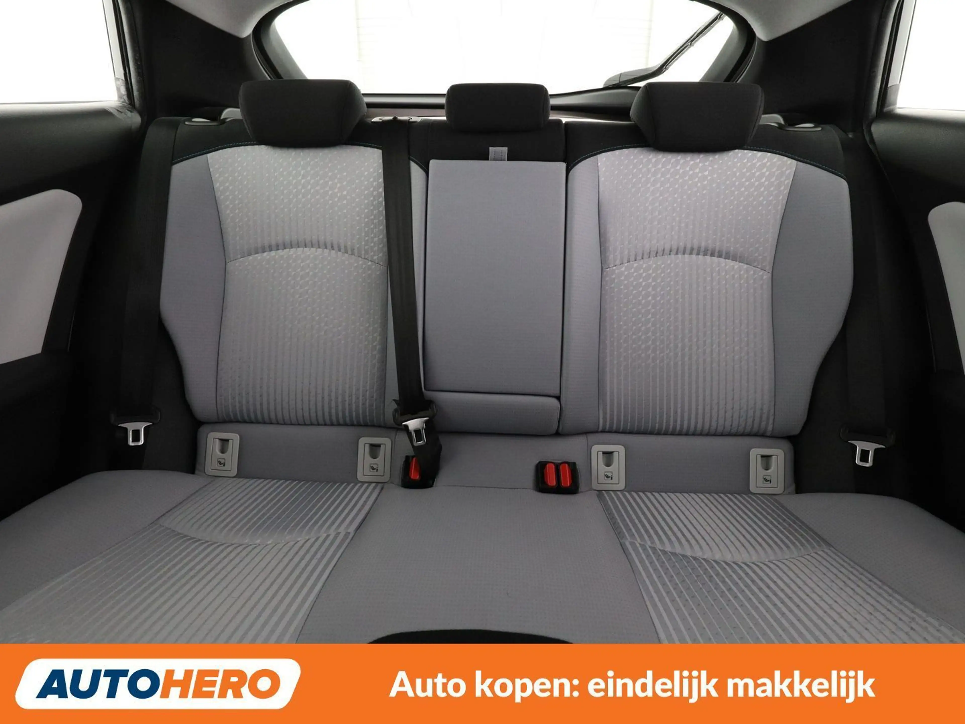 Toyota Prius 1.8 Lounge — photo 15