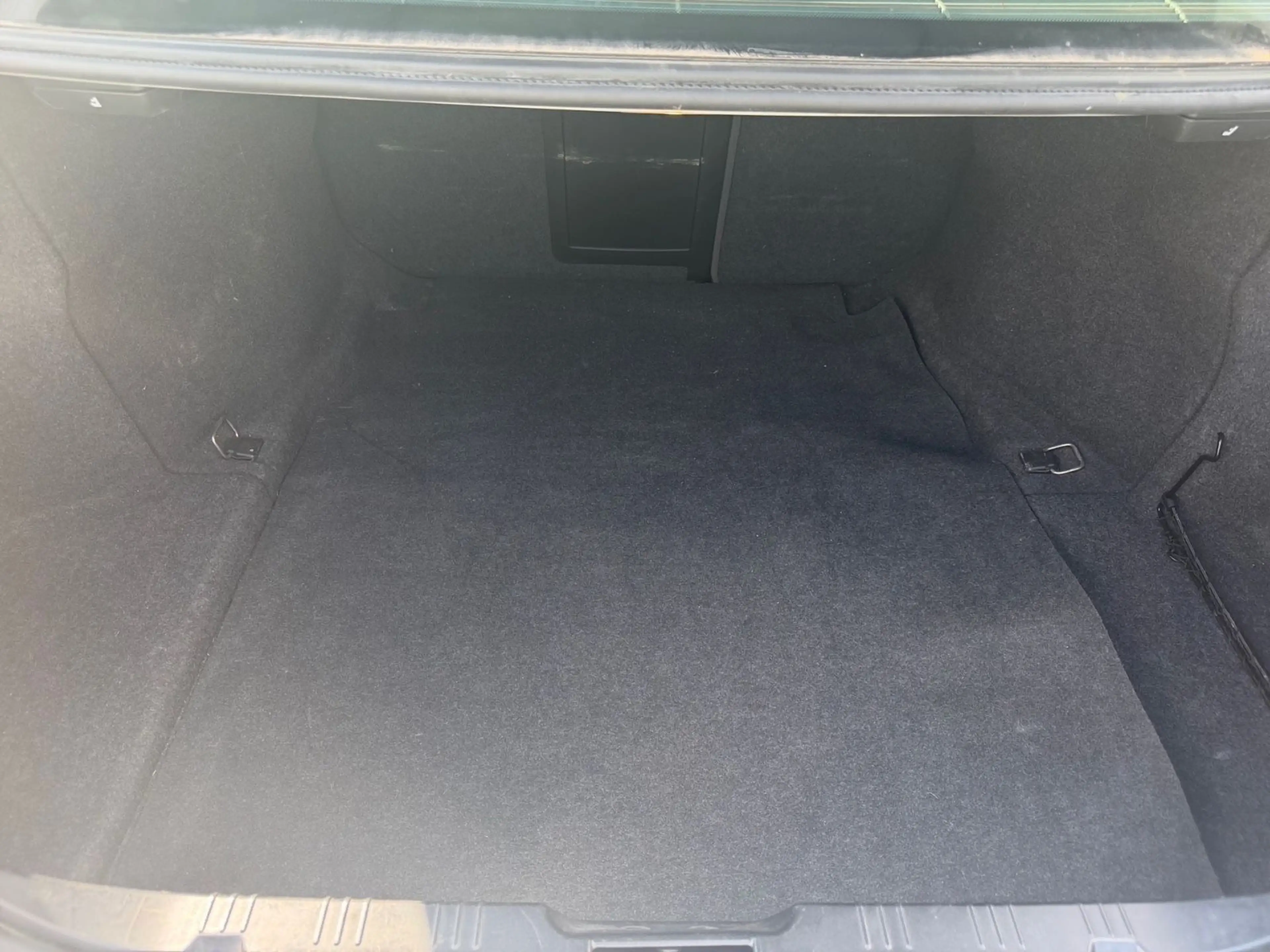 BMW 550 i Limousine V8 Navi Leder *Garagenwagen* — photo 10