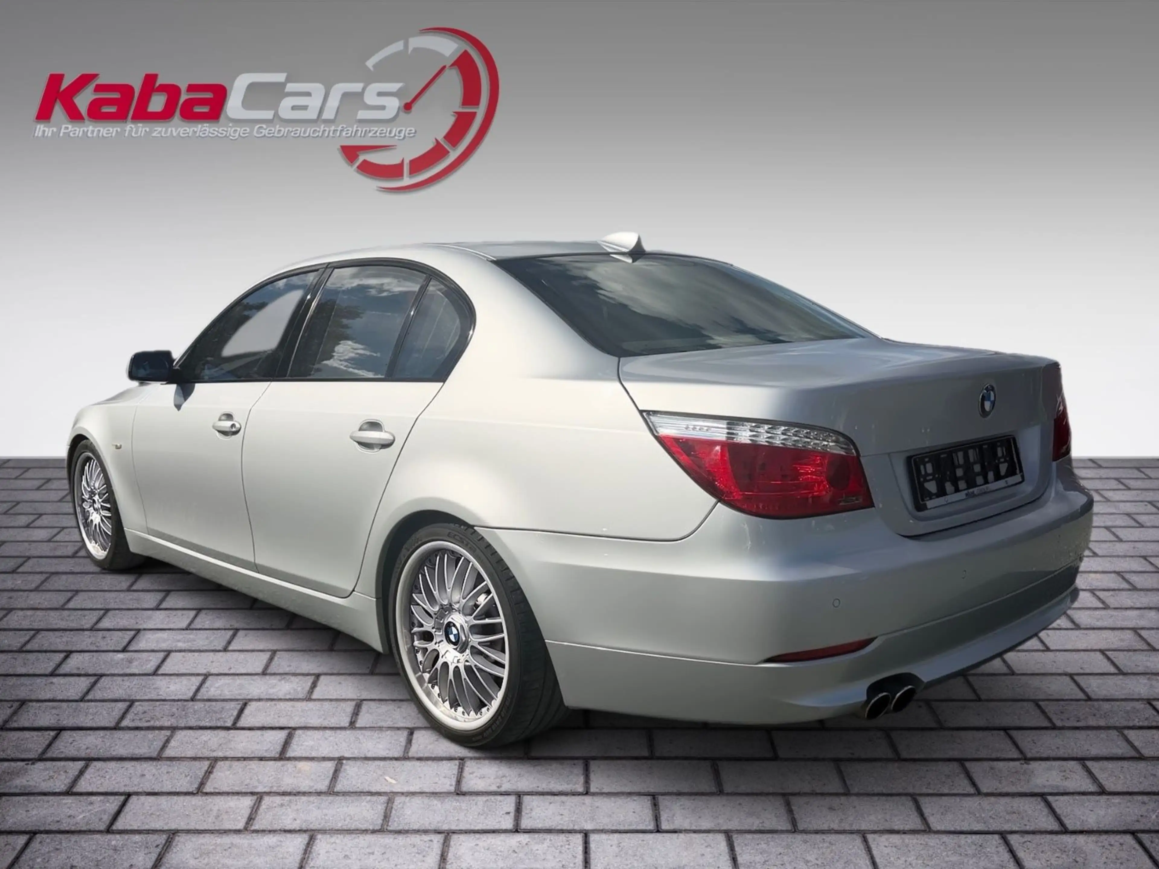 BMW 550 i Limousine V8 Navi Leder *Garagenwagen* — photo 7