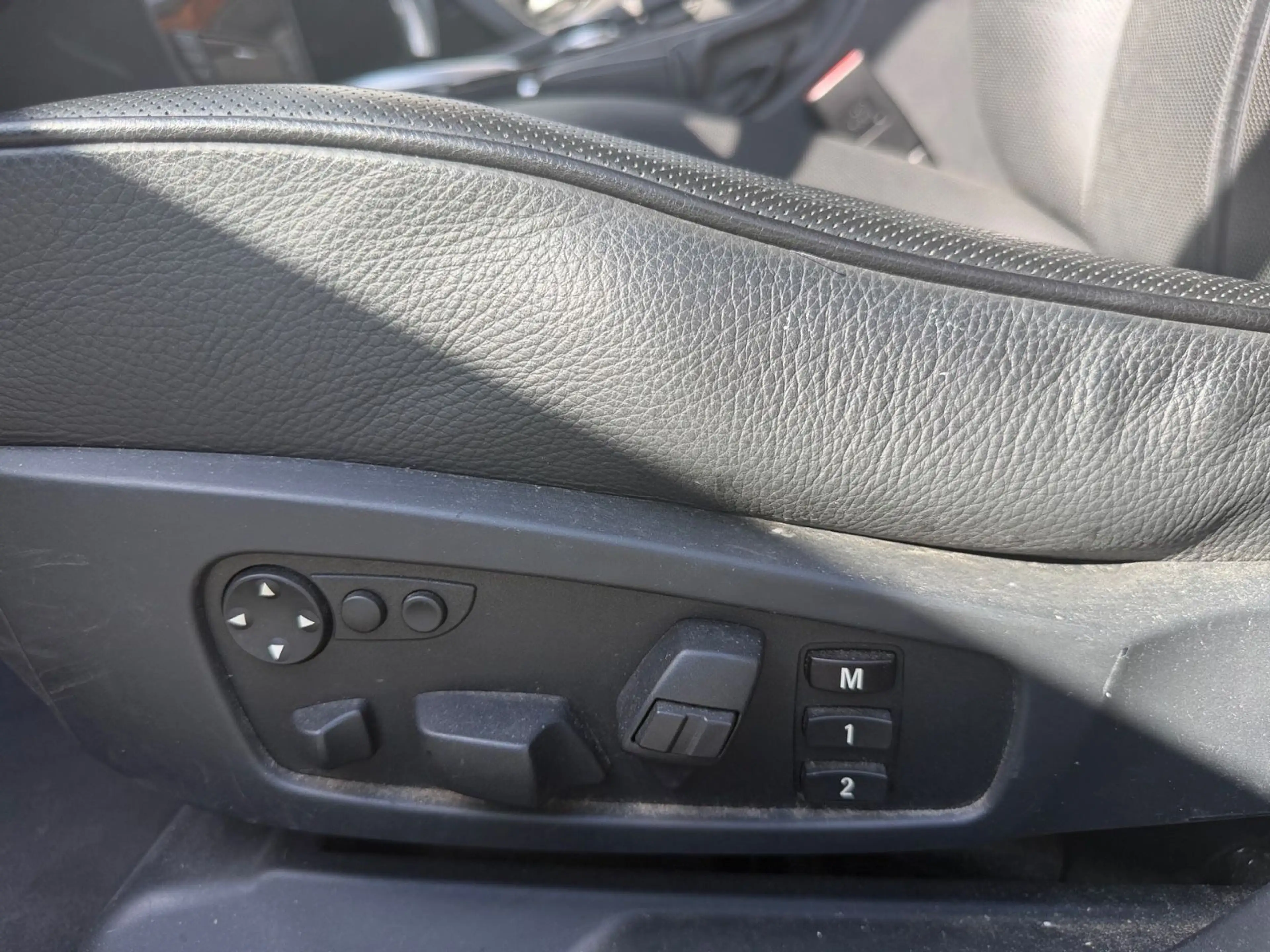 BMW 550 i Limousine V8 Navi Leder *Garagenwagen* — photo 13