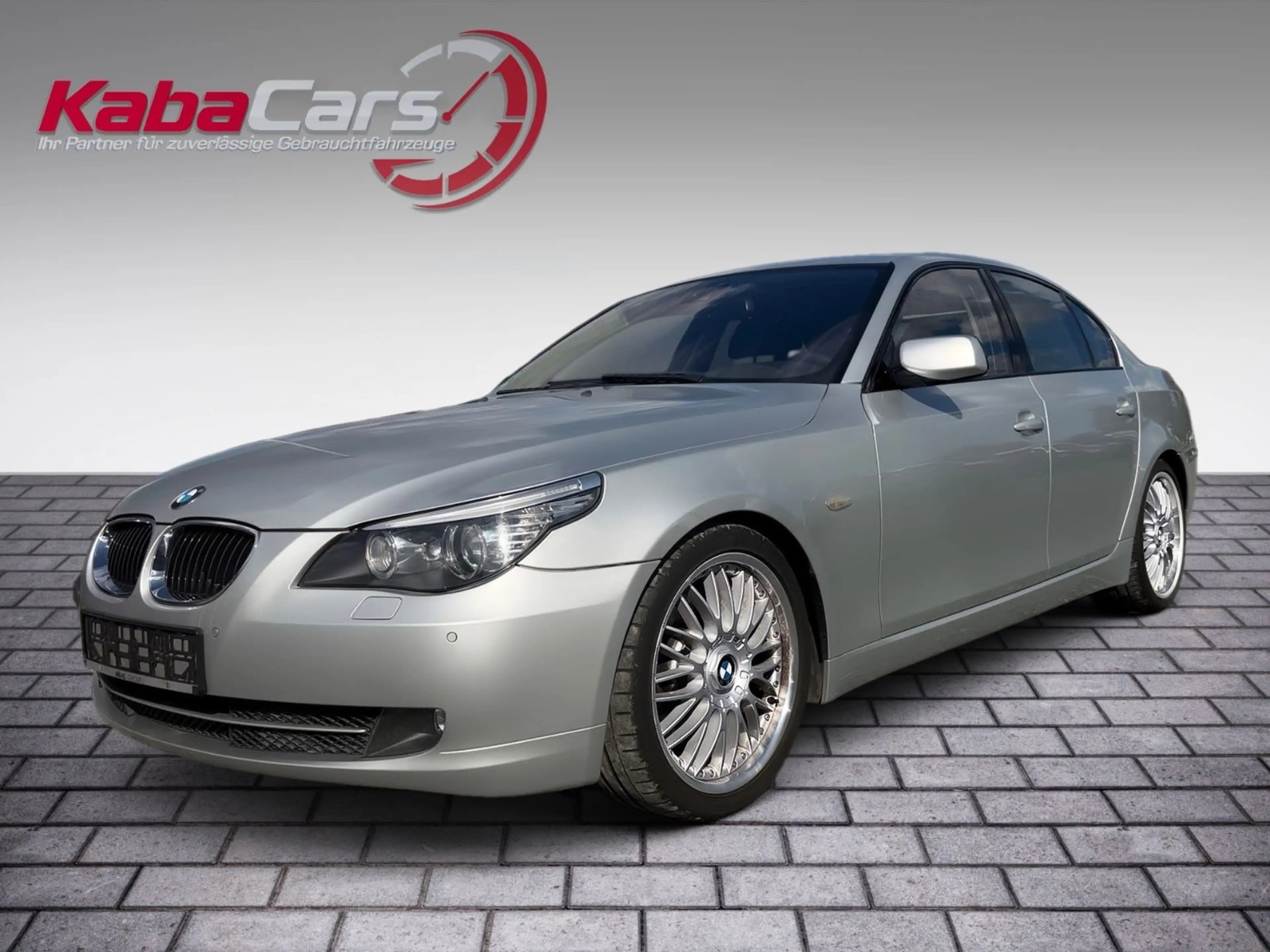 BMW 550 i Limousine V8 Navi Leder *Garagenwagen*