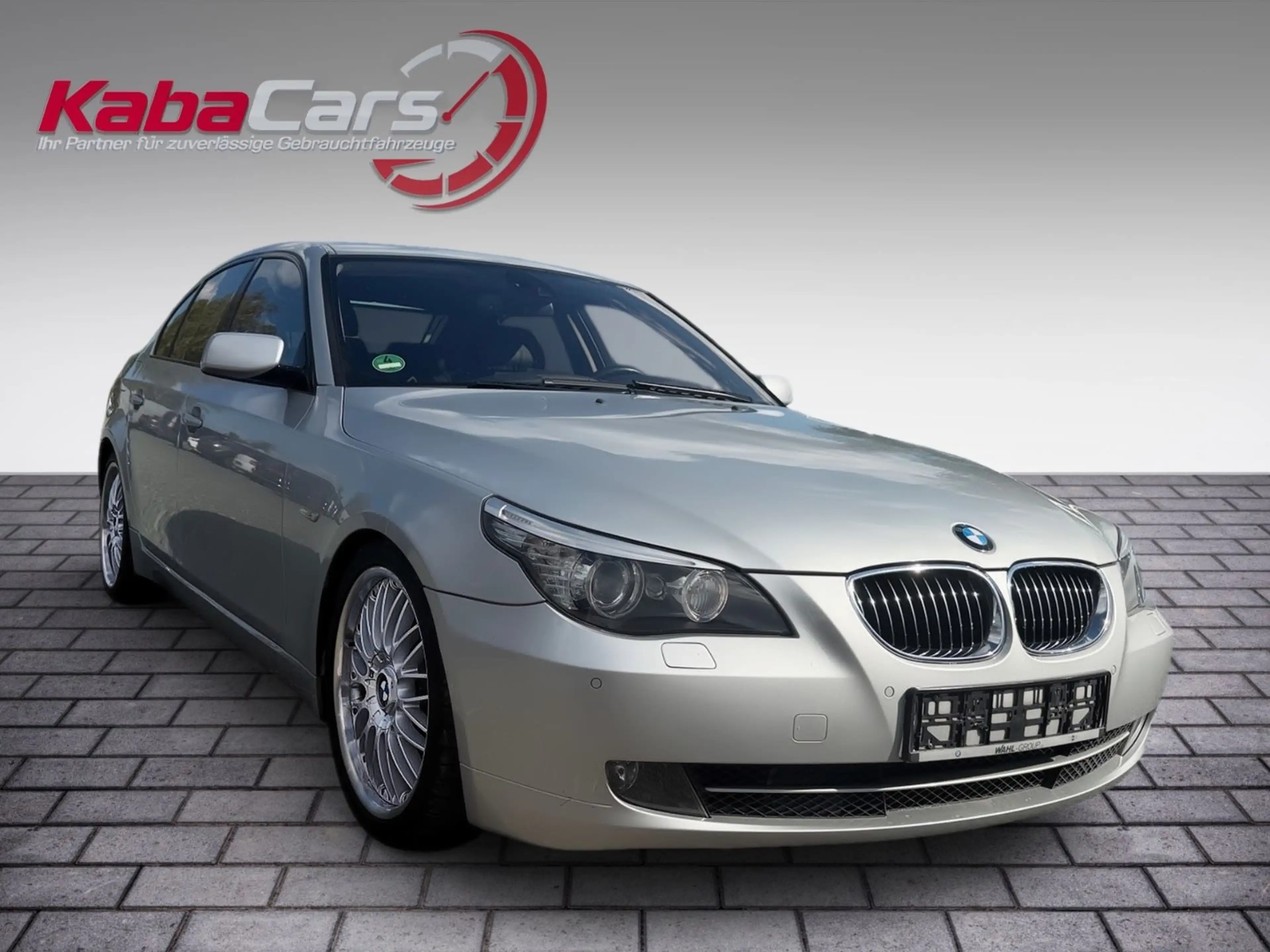 BMW 550 i Limousine V8 Navi Leder *Garagenwagen* — photo 5