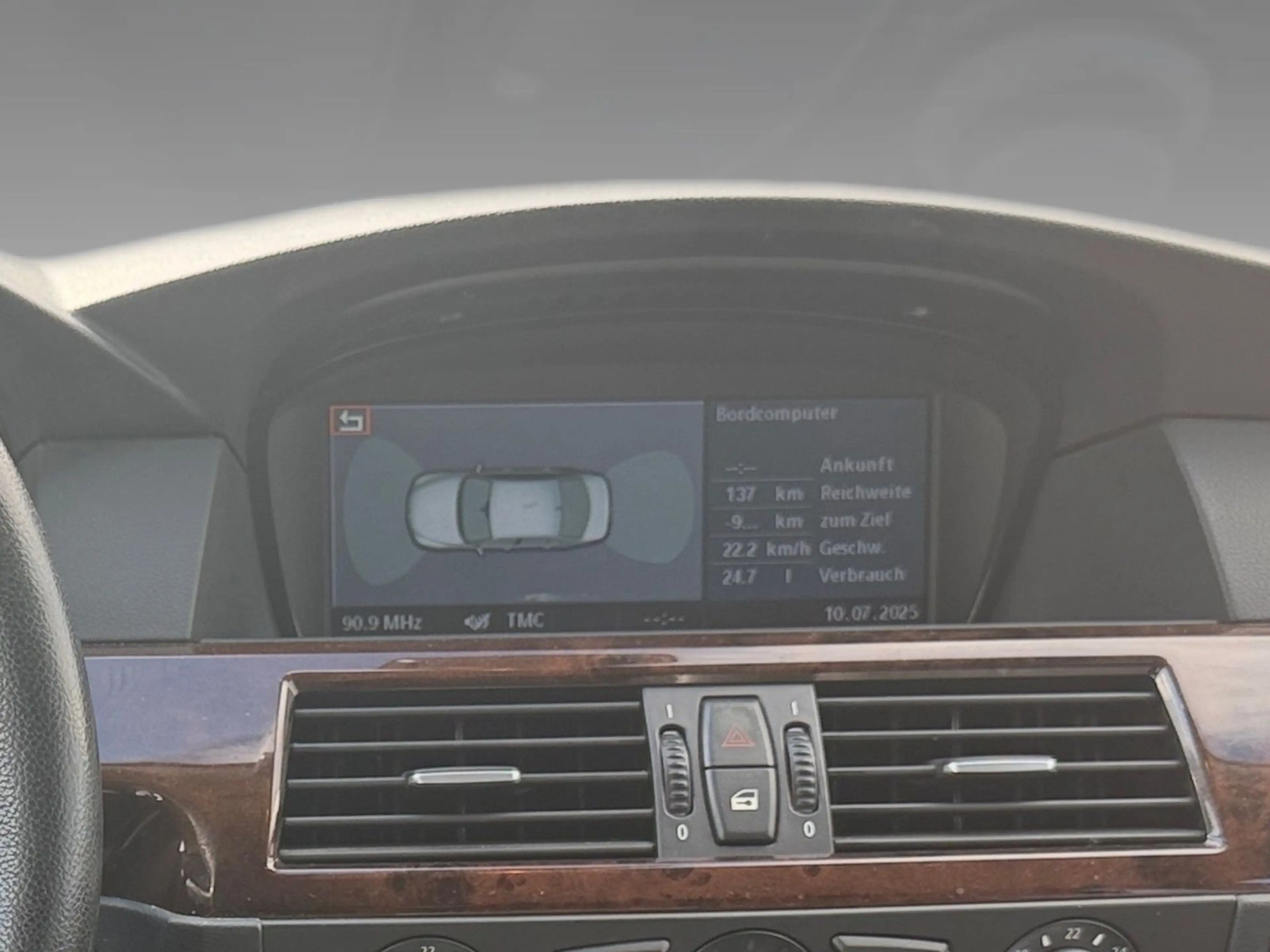 BMW 550 i Limousine V8 Navi Leder *Garagenwagen* — photo 14