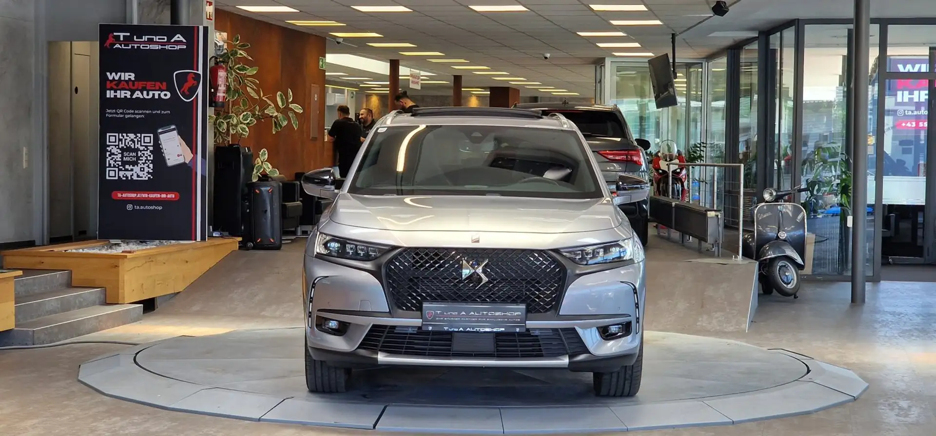 DS Automobiles DS 7 Crossback DS7 Crossback E-Tense 4x4 Performance Line Aut. Grau - 2