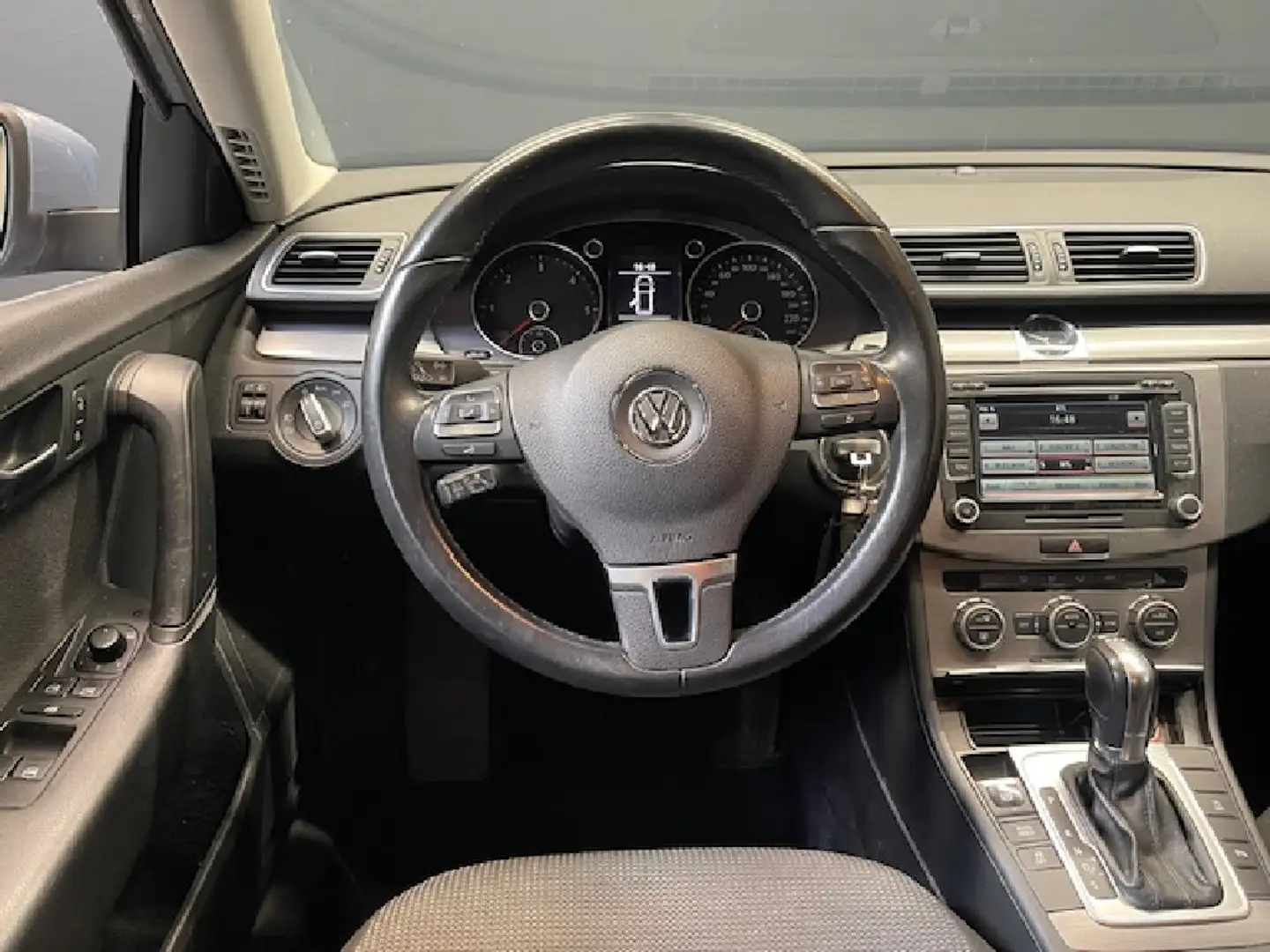 Volkswagen Passat 1.6 TDI 105 CV BOITE AUTO - 2