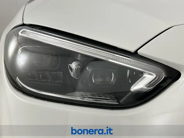 Mercedes-Benz C-Class view 8
