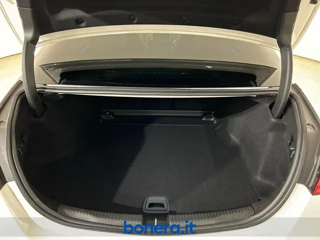 Mercedes-Benz C-Class view 9