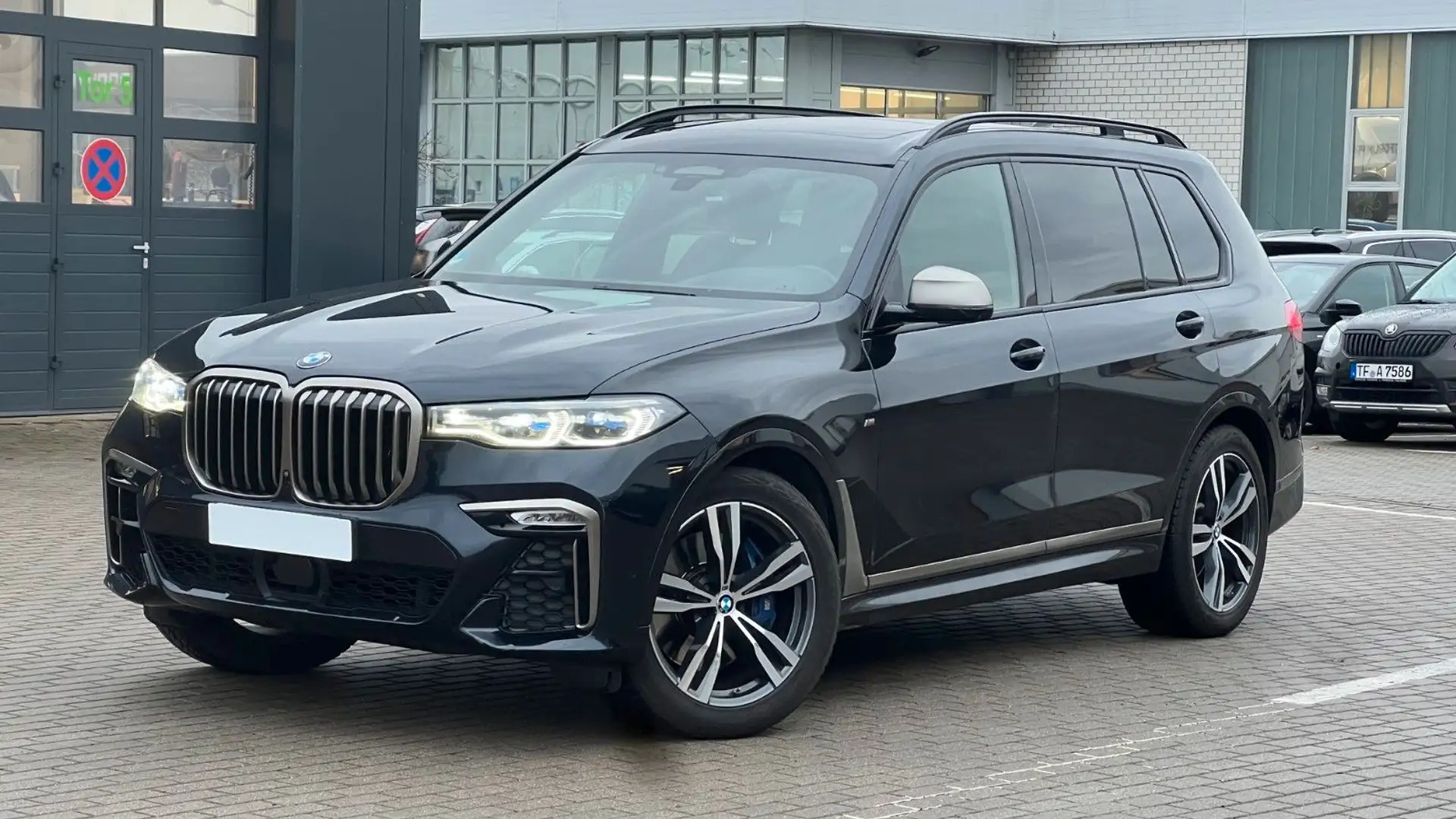 BMW X7 M50 d *H/K*360°*PANO*AHK*M-Paket*HUD*Mietkauf Noir - 1