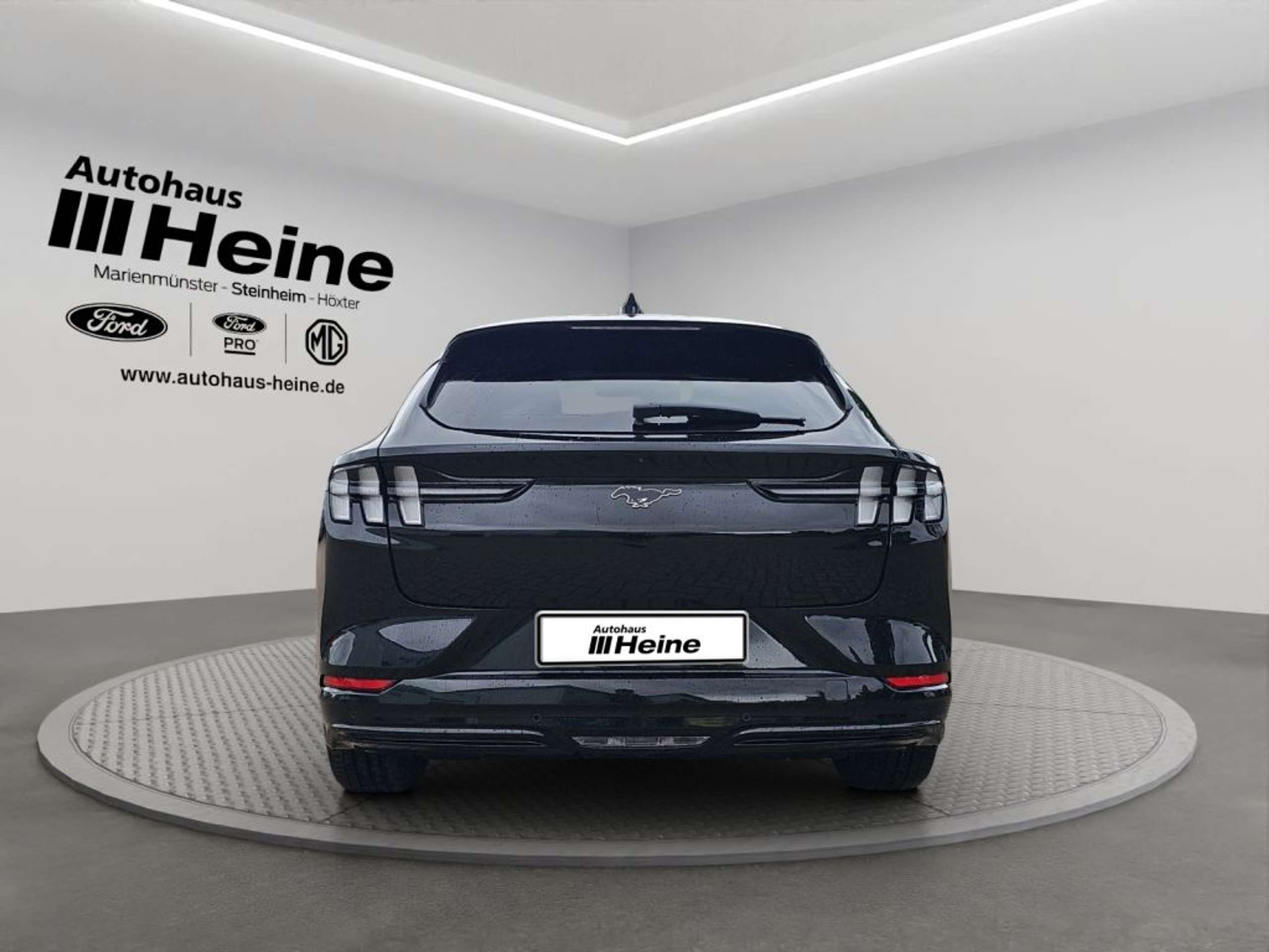 Fahrzeugabbildung Ford Mustang Mach-E PREMIUM 294 PS *AHK*B&O* - mit KI generiert/bearbeitet