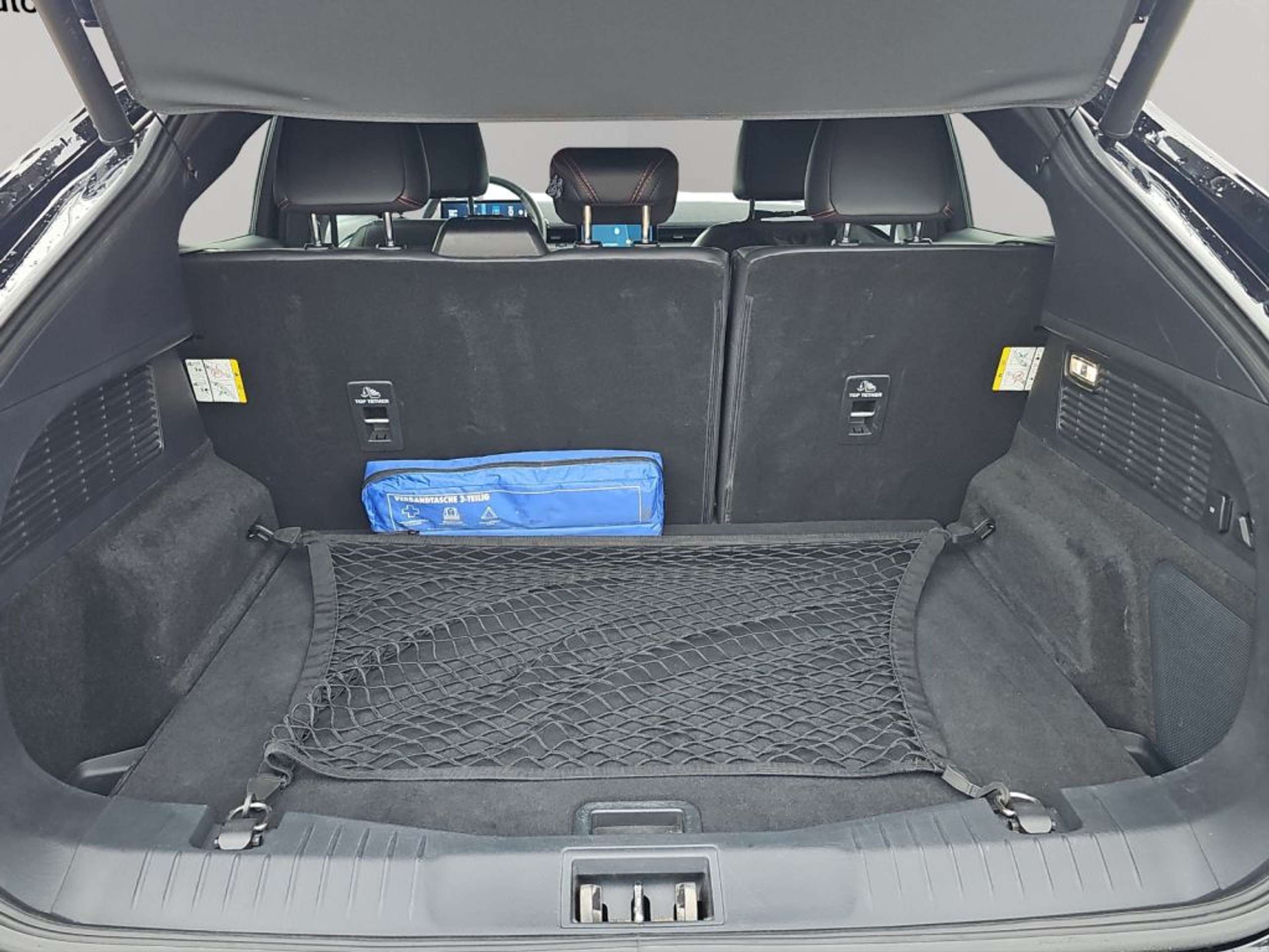 Fahrzeugabbildung Ford Mustang Mach-E PREMIUM 294 PS *AHK*B&O* - mit KI generiert/bearbeitet