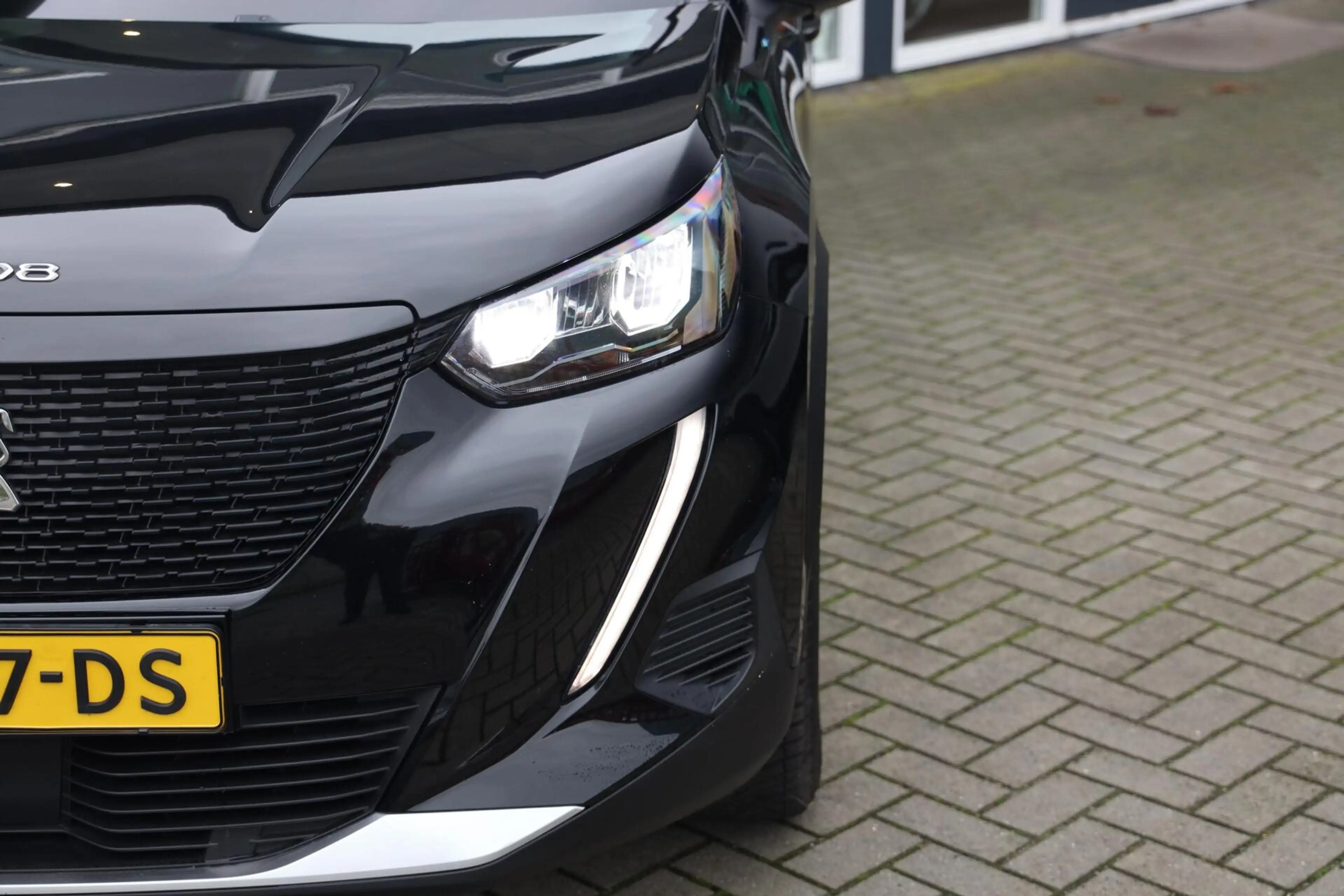 Peugeot e-2008 EV Allure Pack 50 kWh|3-Fase|Camera|Carplay|Clima| — photo 11