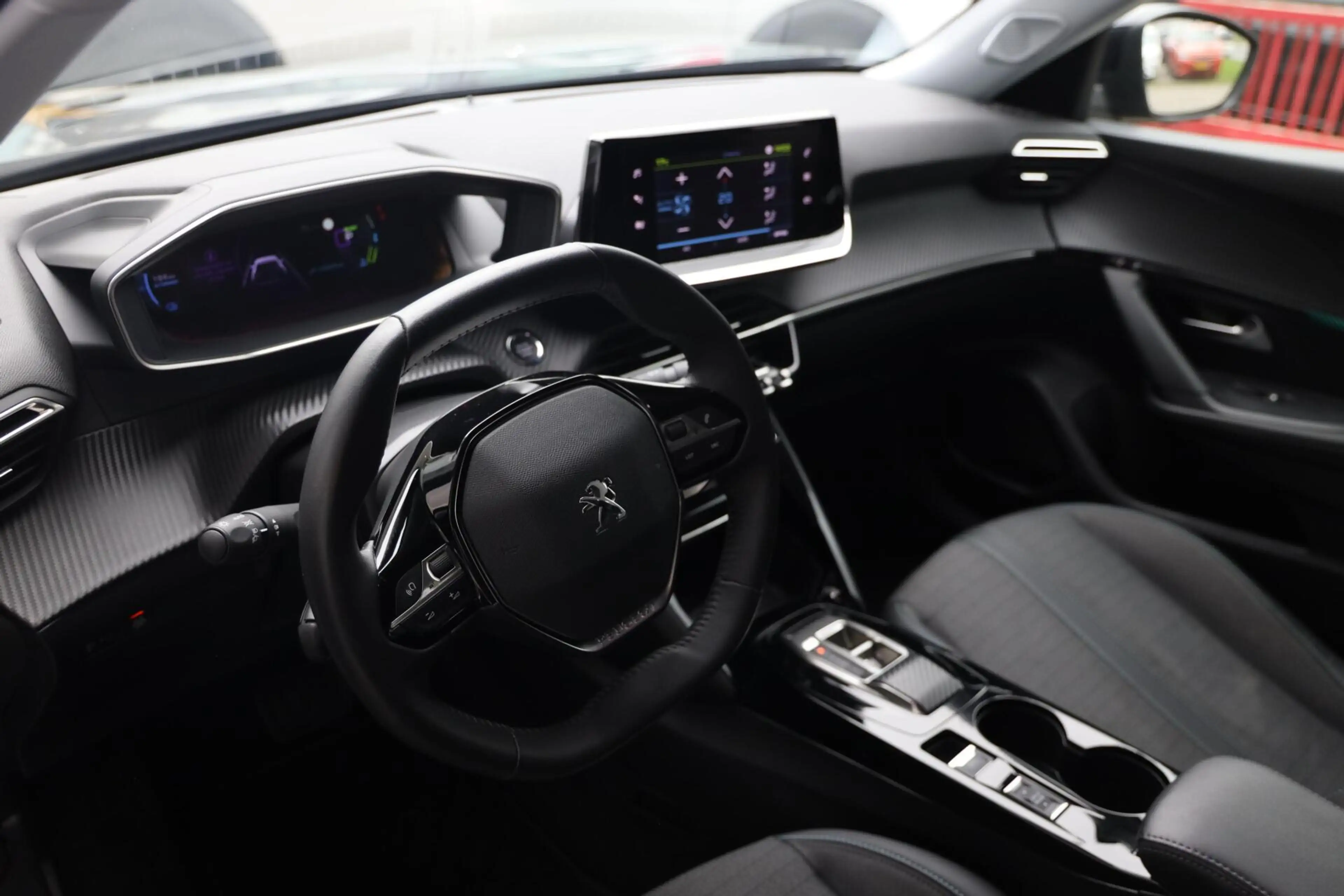 Peugeot e-2008 EV Allure Pack 50 kWh|3-Fase|Camera|Carplay|Clima| — photo 4