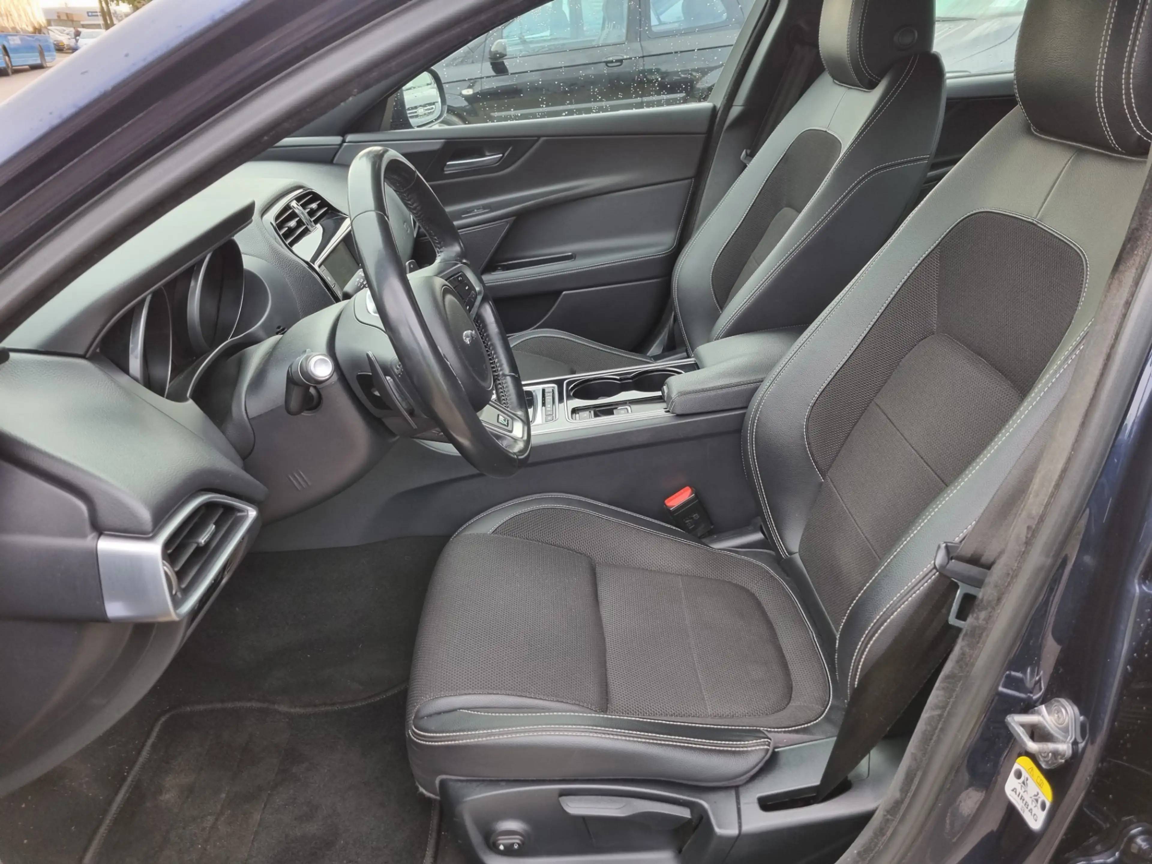 Jaguar XE 2.0 D R-Sport automaat achteruitcamera! Xenon! — photo 6