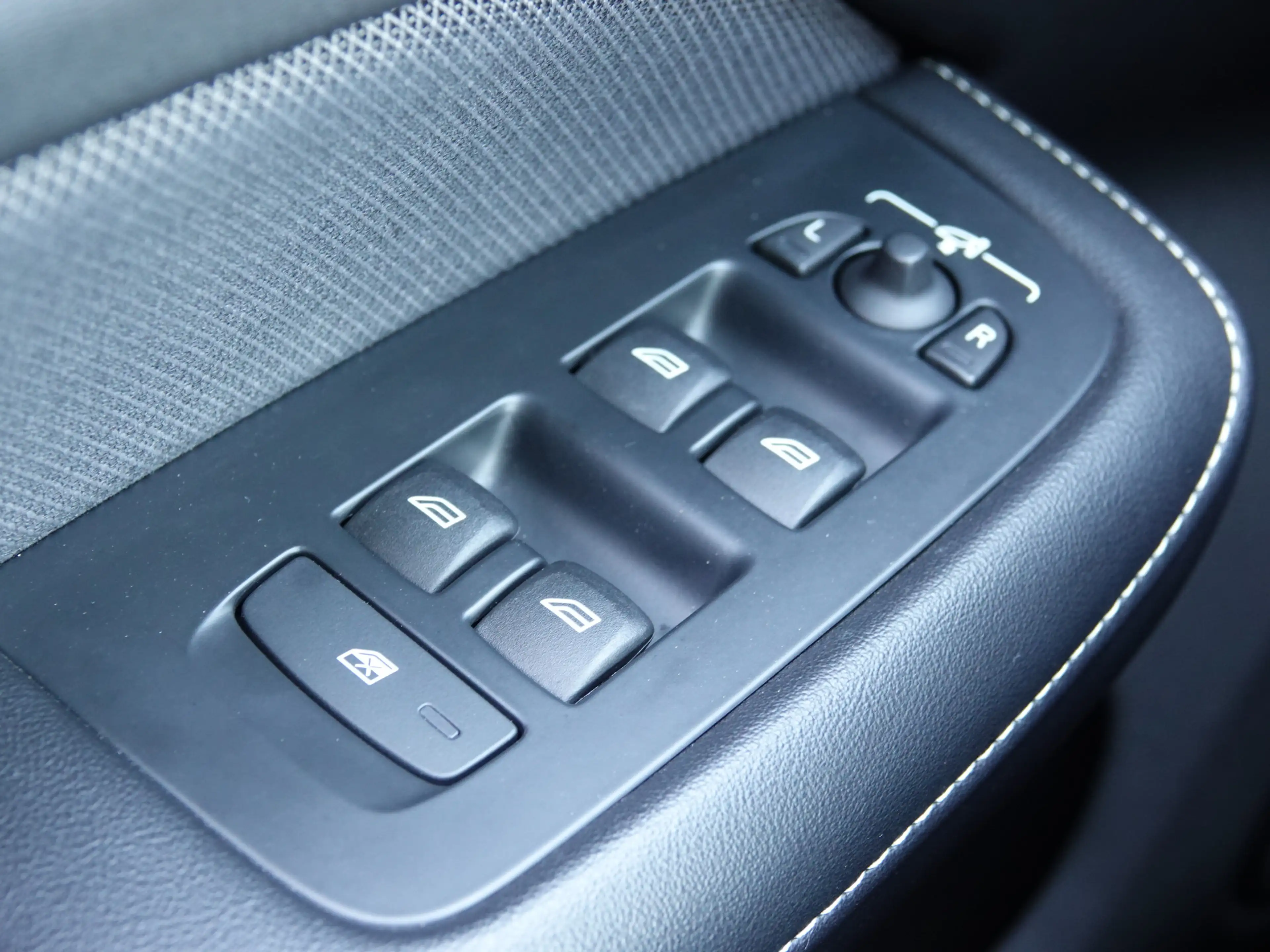 Volvo S60 2.0 T8 AWD Polestar Engineered BOWERS & WILKINS | — photo 39